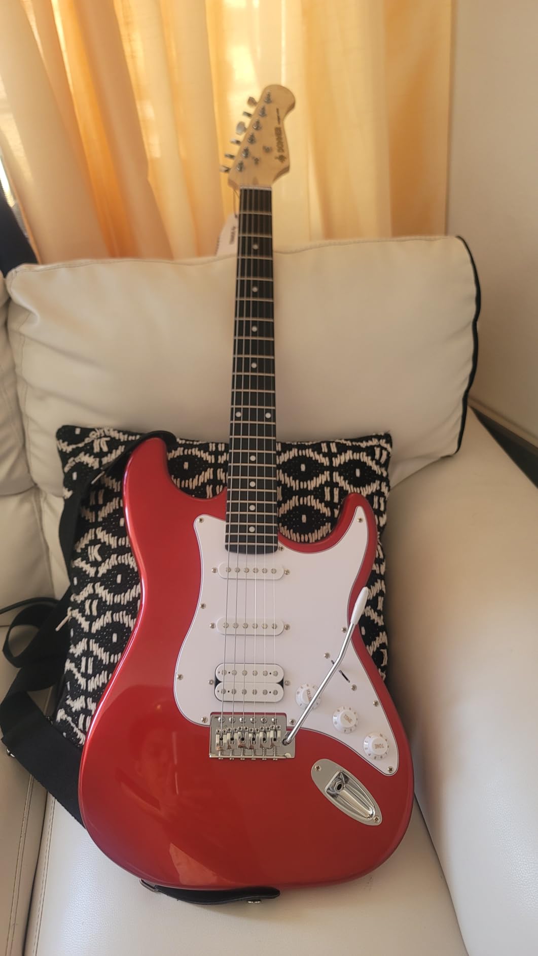 Donner DST-100S 39 Inch Full Size Electric Guitar Kit Solid Body Sunburst, Beginner Starter, with Amplifier, Bag, Capo, Strap, String, Tuner, Cable, Picks customer photo 2