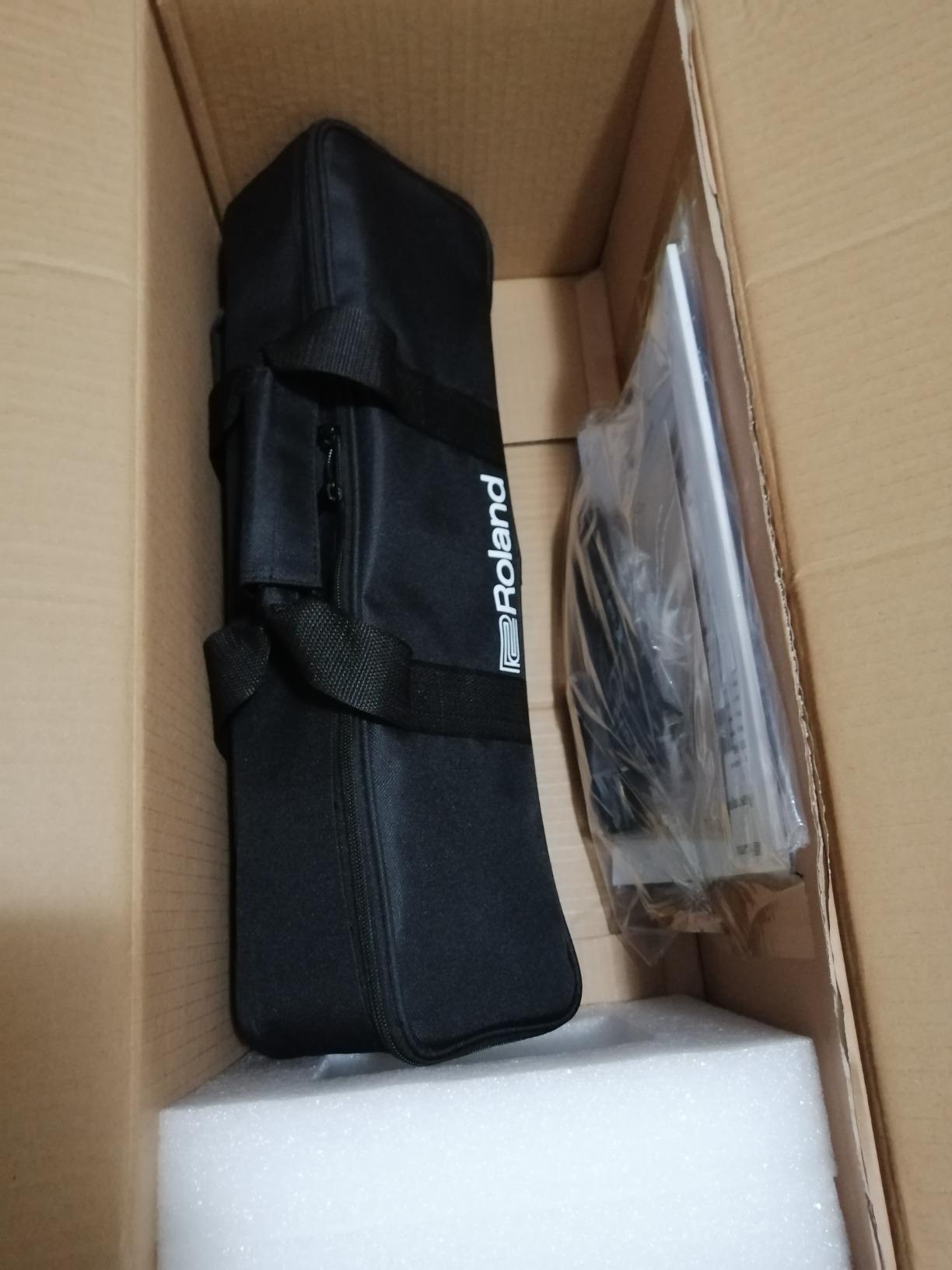 Roland AE-05 Aerophone GO - Compact Digital Wind Instrument with 11 Onboard Tones, Built-in Speaker, Bluetooth Enabled customer photo 2