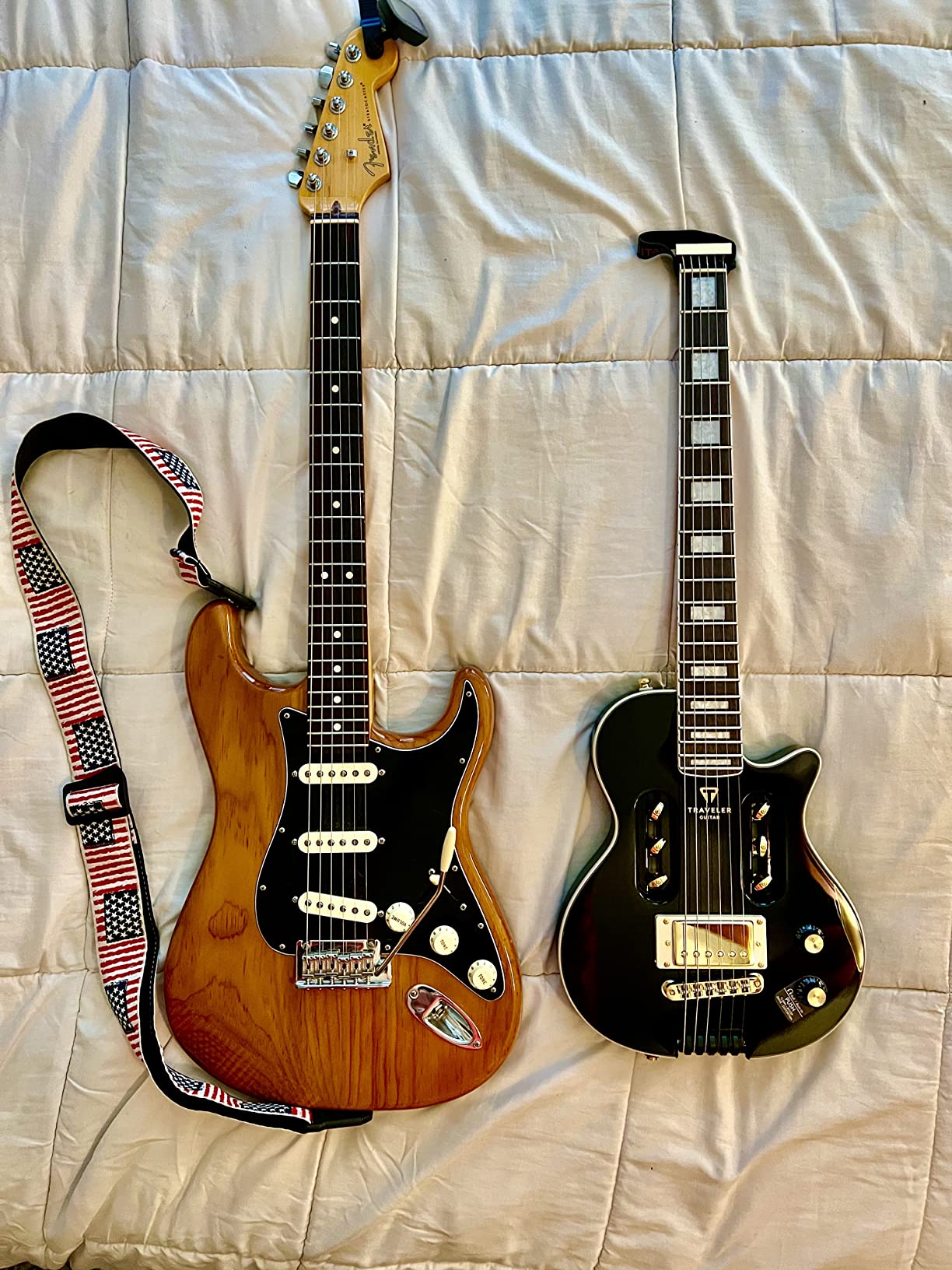 Traveler Guitar Electric Guitar 6 String EG-1 Custom (Gloss Black), Right, (EG1C BKG) customer photo 2