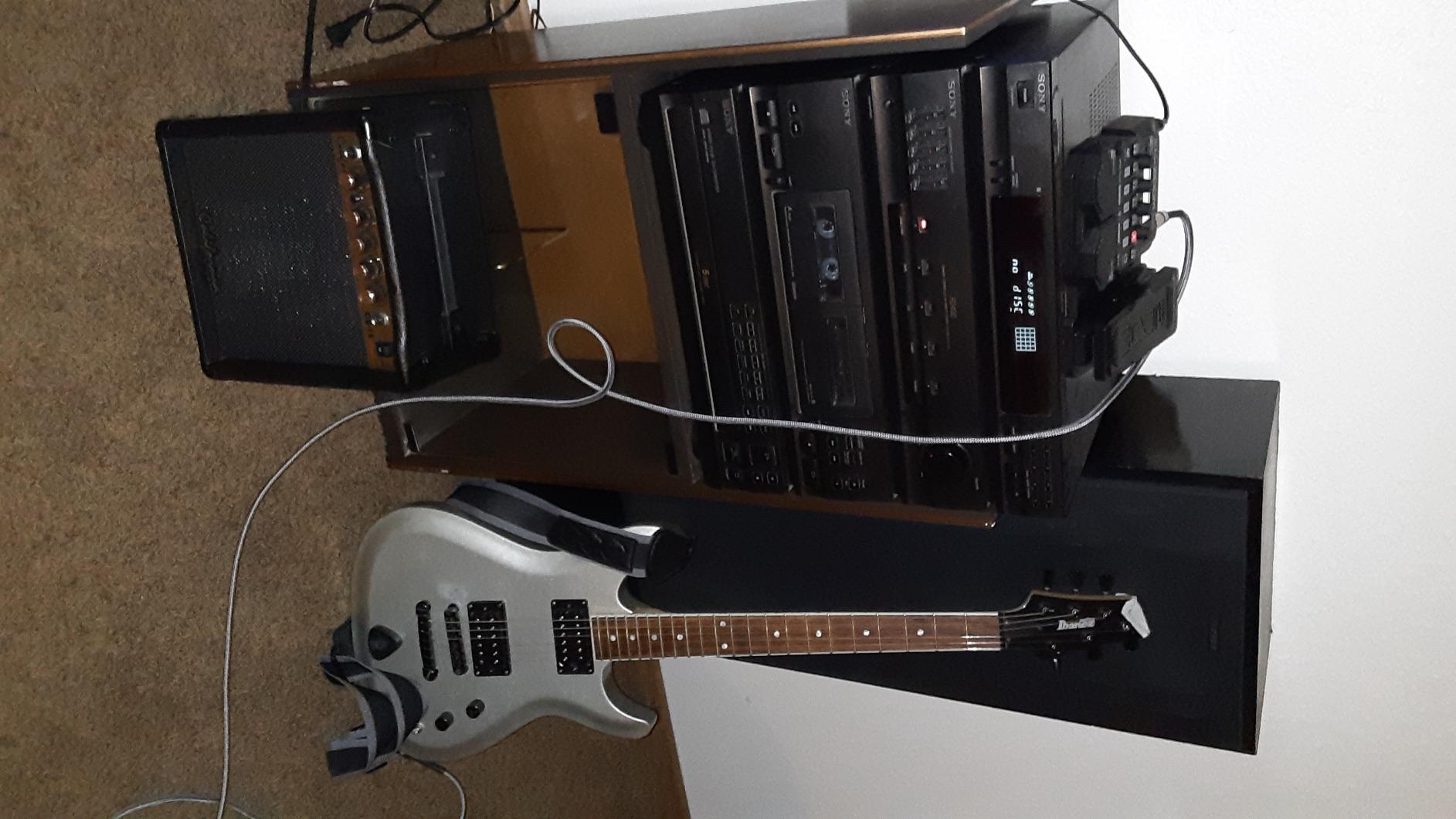 Zoom G1X FOUR Guitar Multi-Effects Processor with Expression Pedal, 70+ Effects & Amp Modeling, Looper, Rhythm Section, Tuner, Battery Powered customer photo 2