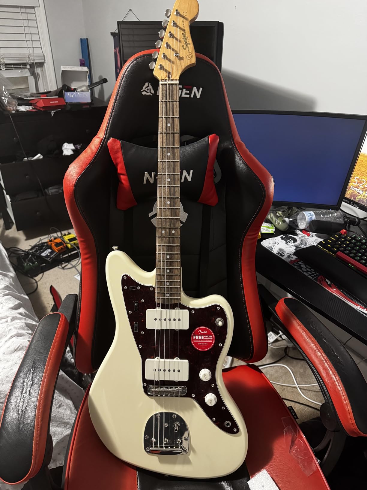 Squier Classic Vibe 60s Jazzmaster Electric Guitar, with 2-Year Warranty, 3-Color Sunburst, Laurel Fingerboard customer photo 1
