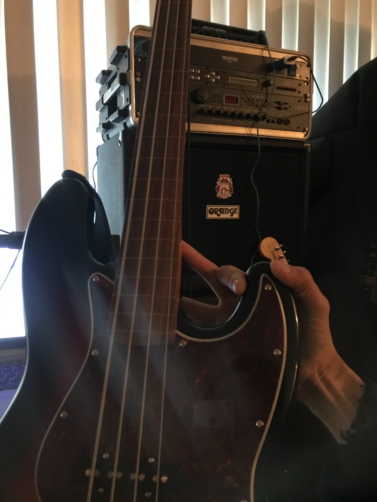 Squier Classic Vibe 60s Jazz Bass, 3-Color Sunburst, Fretless, Laurel Fingerboard customer photo 1