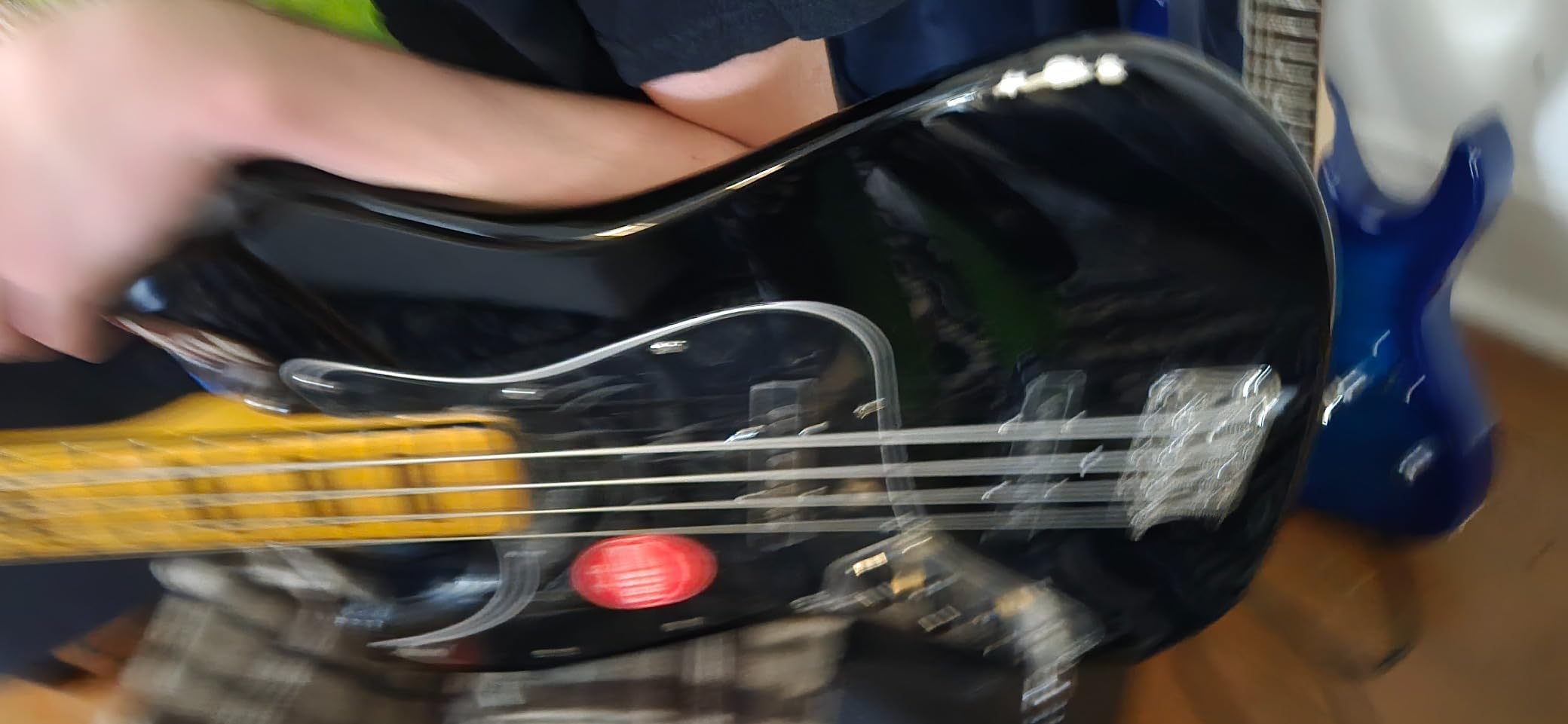 Squier Classic Vibe 70s Jazz Bass, Black, Left-Handed, Maple Fingerboard customer photo 1