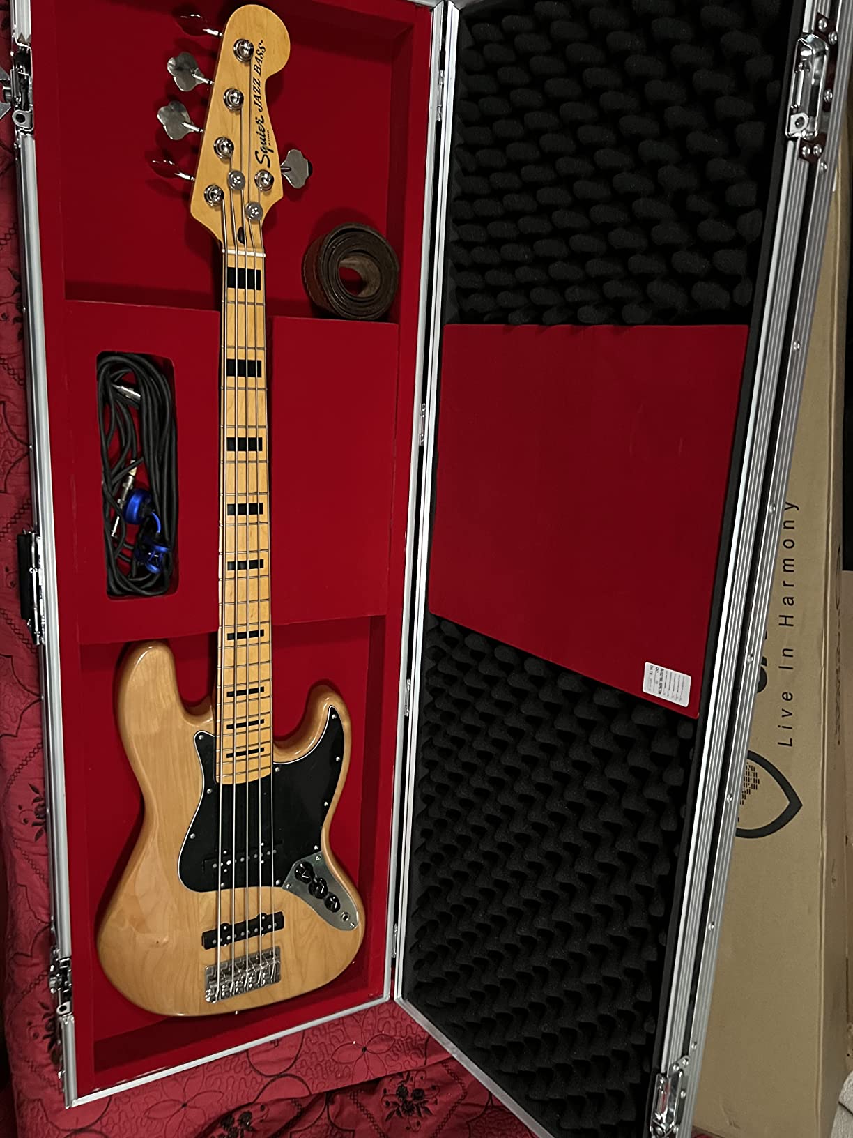 Squier Classic Vibe 70s 5-String Jazz Bass, Natural, Maple Fingerboard customer photo 1