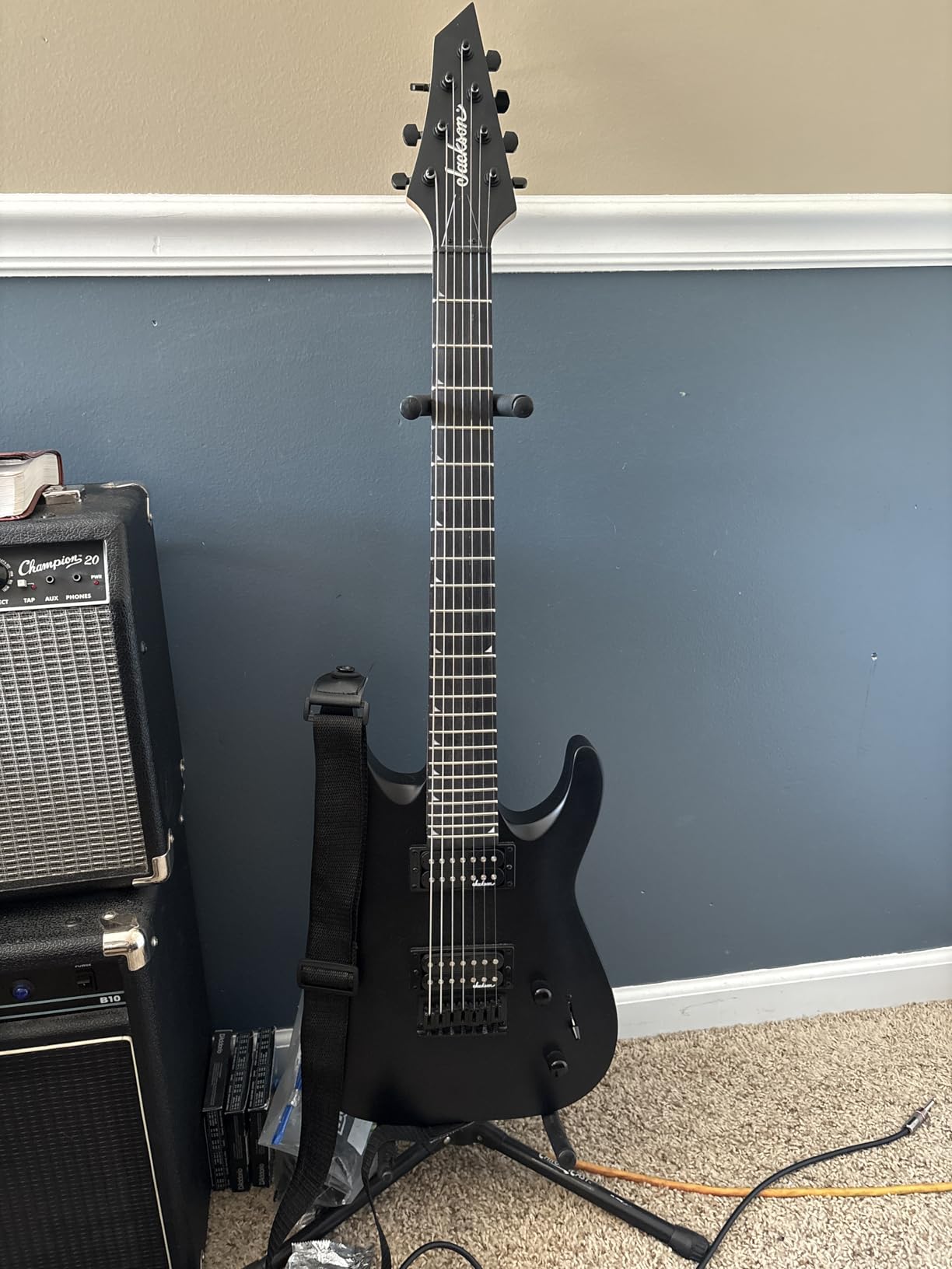 Jackson JS22-7 Dinky 7-String Electric Guitar - Satin Black customer photo 1