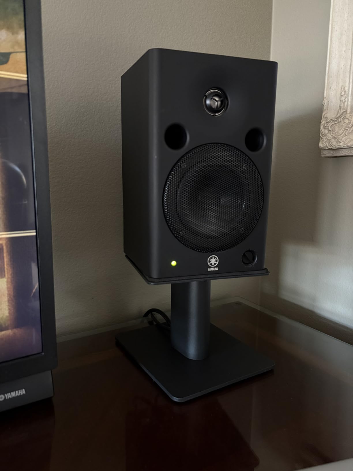 Kanto SP9 Rising Desktop Speaker Stands for Small/Medium Bookshelf Speakers & Compact/Mid-Size 2