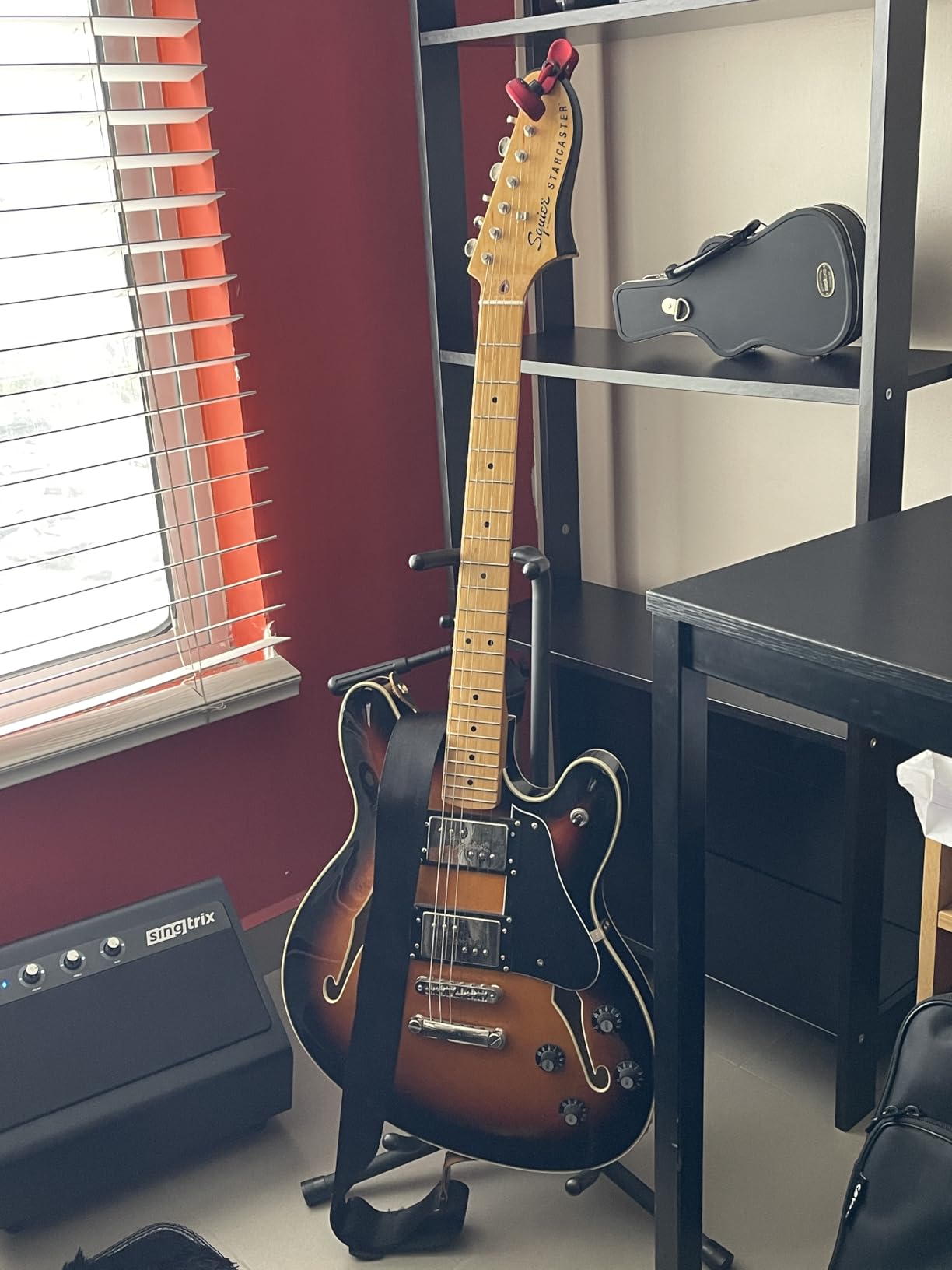 Squier Classic Vibe Starcaster Electric Guitar, with 2-Year Warranty, Natural, Maple Fingerboard customer photo 2