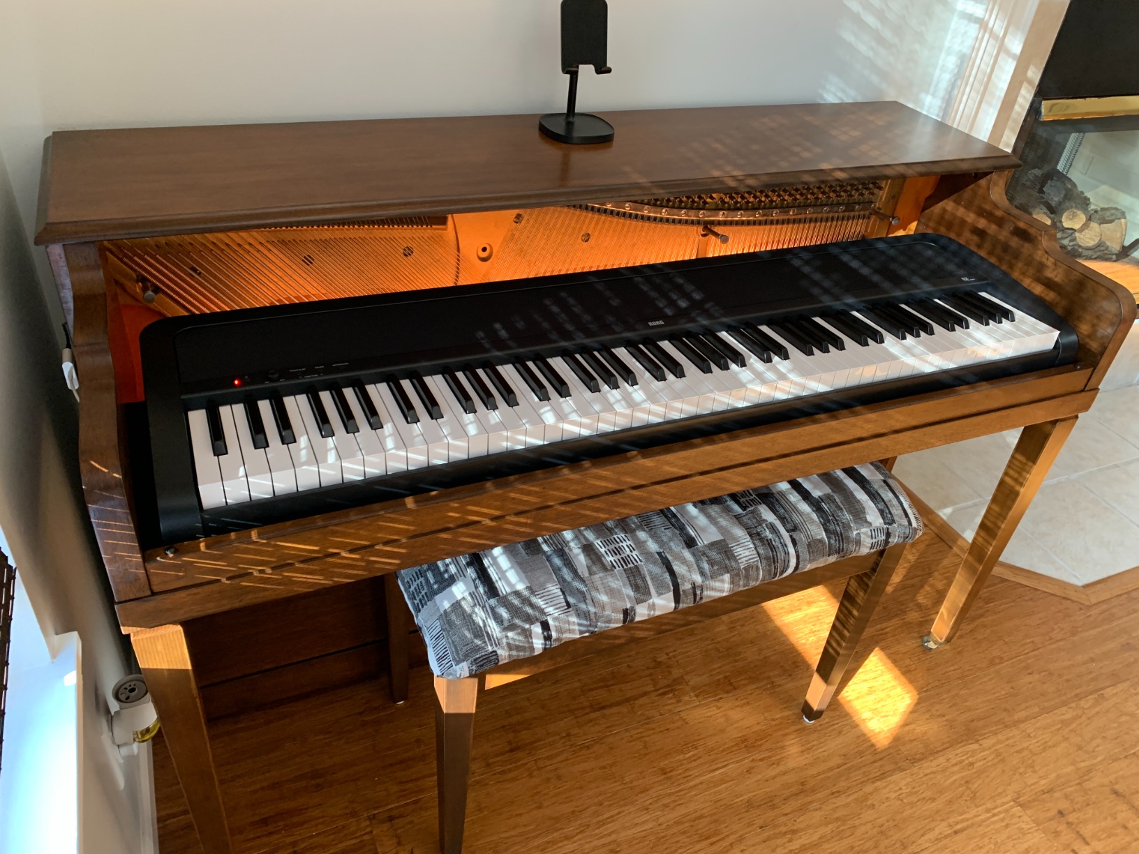 Korg B2 88-Key Digital Piano with Audio and MIDI USB - Black customer photo 2