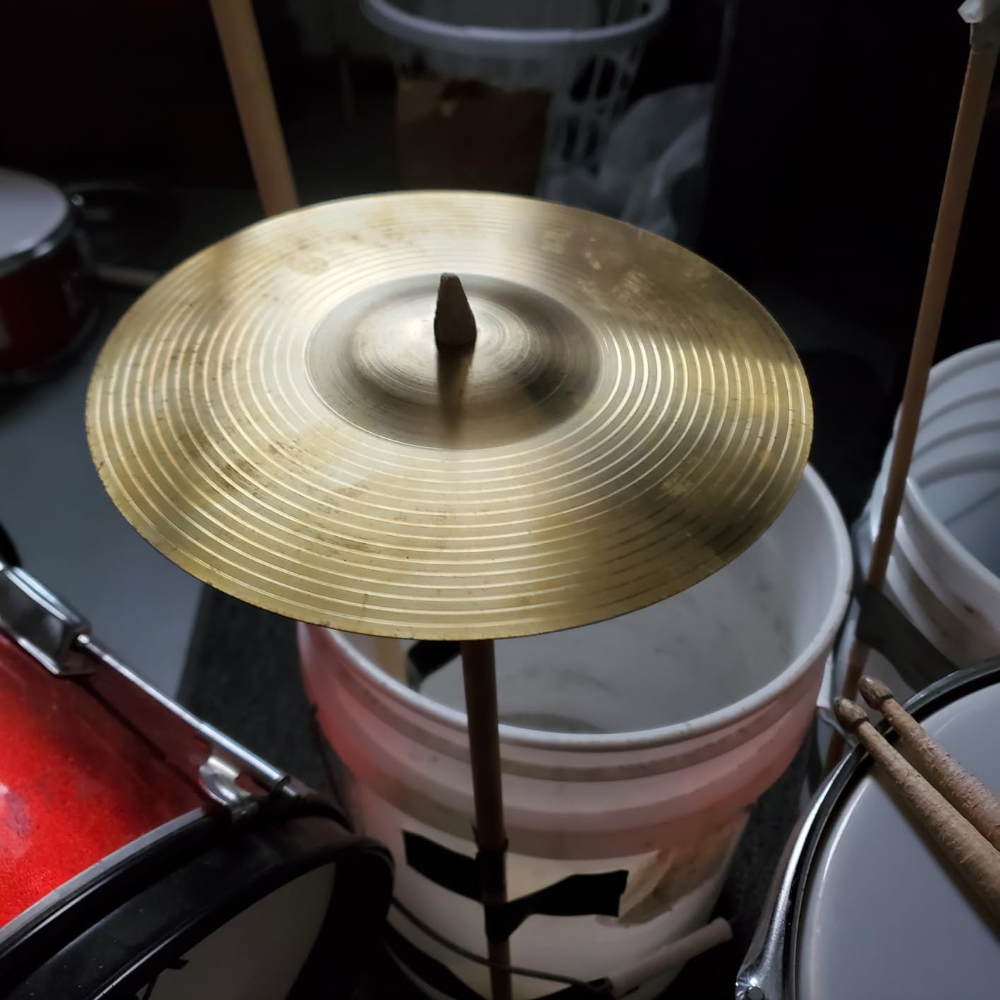 18 Inch Crash Ride Cymbal for Drum Set, 0.8mm Copper Alloy Bronze Drum Cymbal with Bright Focused Tone, Golden Finish Practice Cymbal for Beginner Drummers, Performance customer photo 1