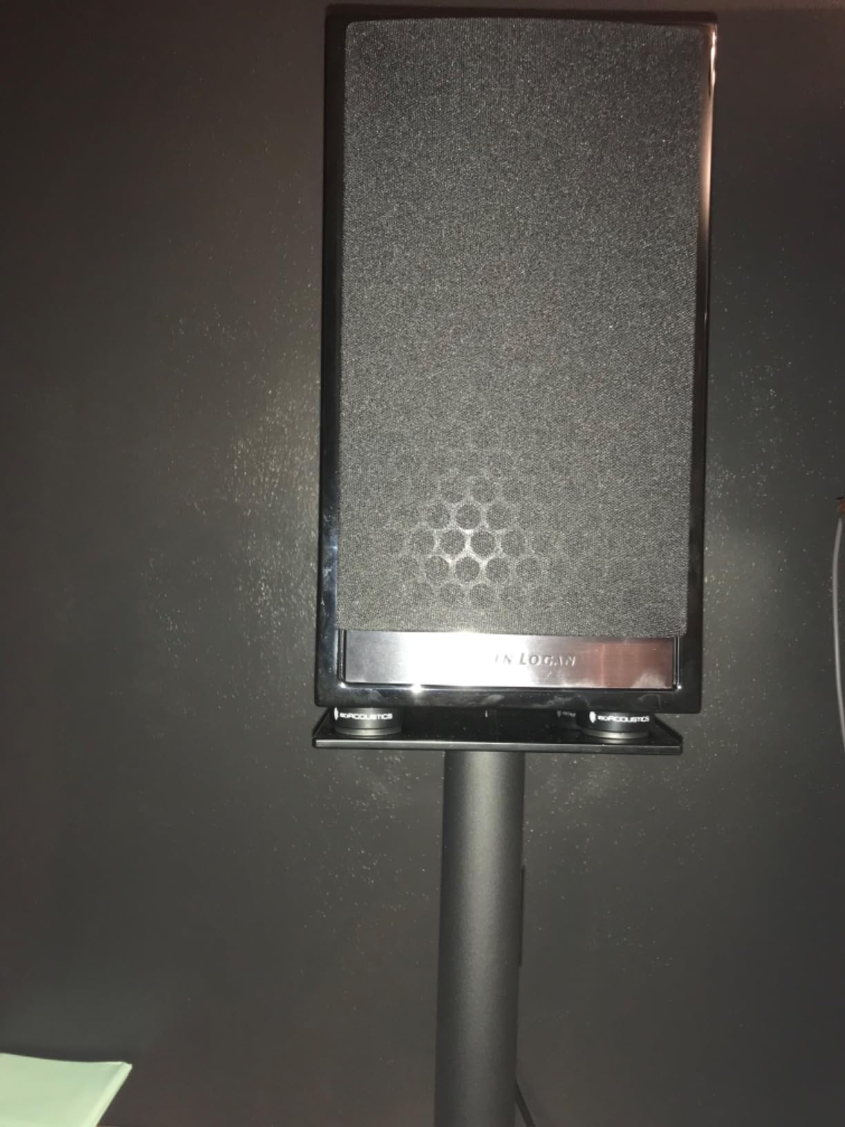 IsoAcoustics Iso-Puck Series Acoustic Isolators (Iso-Puck Mini, 6 lbs max/Unit, 8-Pack) customer photo 2