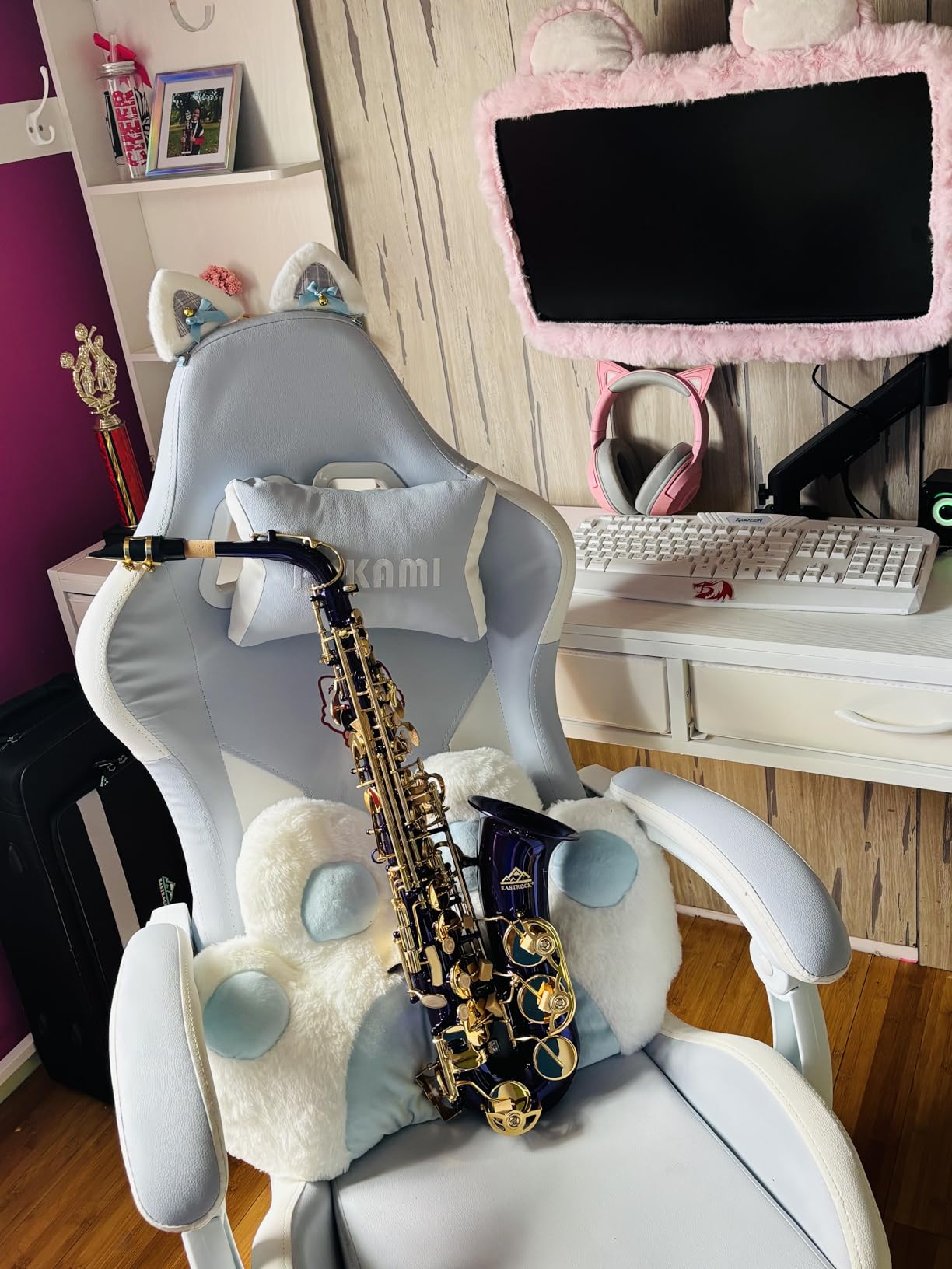 EASTROCK Dark Blue/Golden Alto Saxophone E Flat Sax Full Kit for Students Beginner with Carrying Case, Mouthpiece, Mouthpiece Cushion Pads, Cleaning Cloth&Cleaning Rod, White Gloves, Neck Strap customer photo 1
