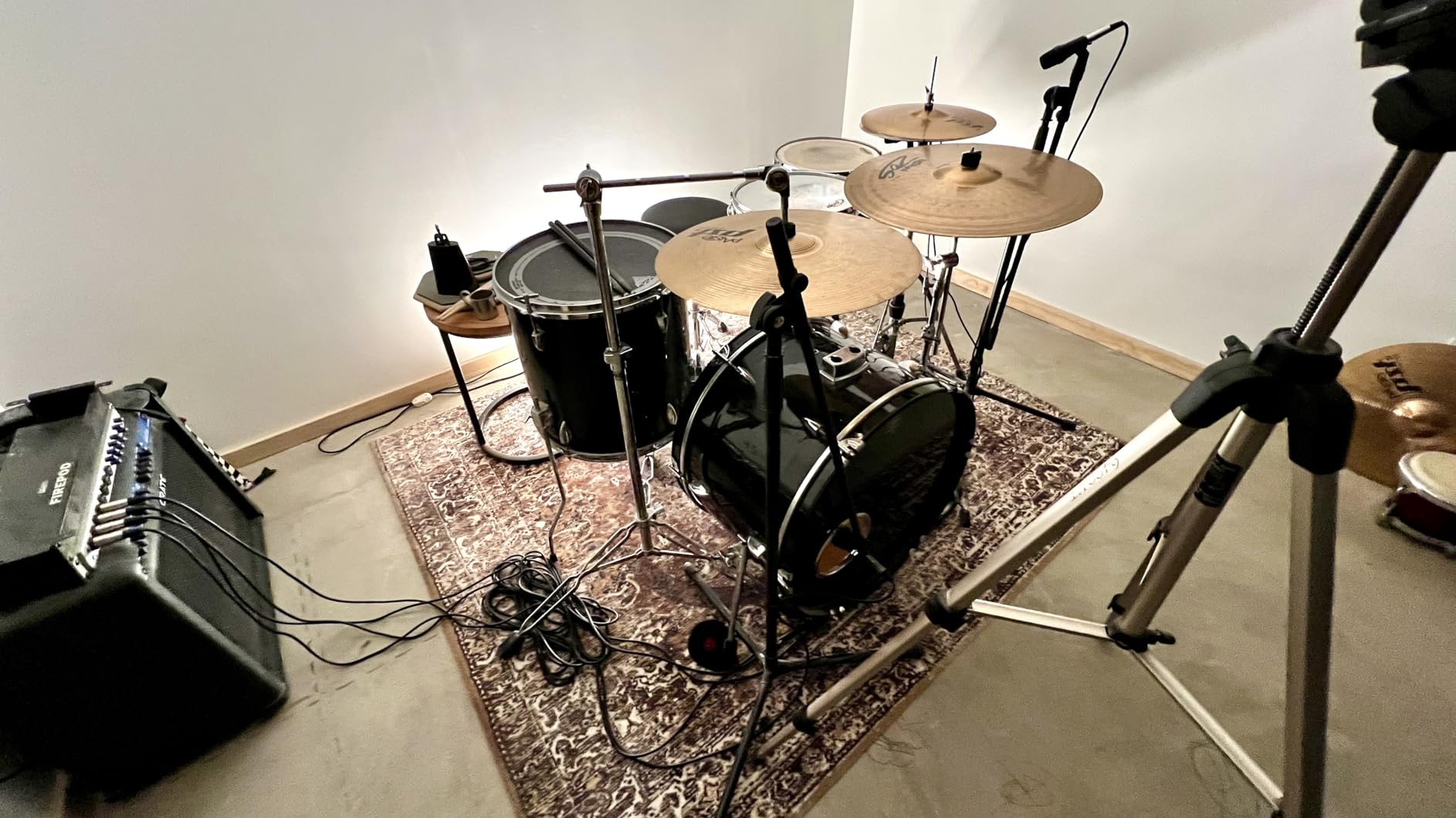 DRUMnBASE Vintage Persian Style Stage Rug | Non-Slip Waterproof Drum Mat | 6 FT x 5.25 FT Drum Carpet to Reduce Vibration for Drums, Amps, and Pedalboards | Durable Stage & Studio Mat customer photo 1