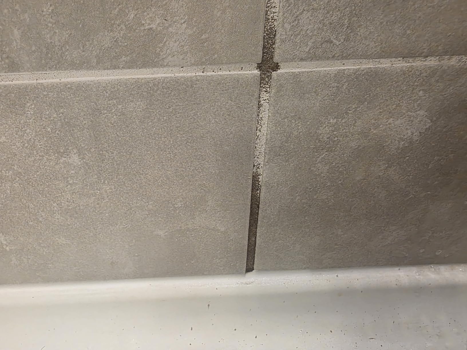 Rubbermaid Reveal Power Scrubber with Multi-Purpose & Grout Head customer photo 2