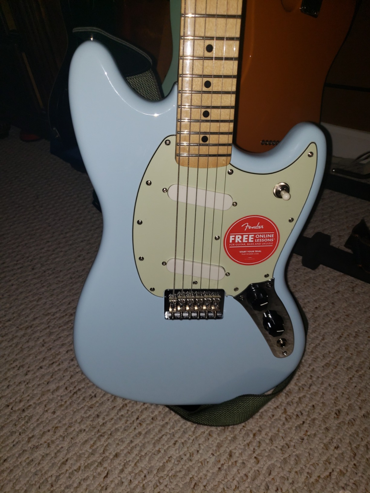 Fender Player 90 Mustang Electric Guitar, Burgundy Mist Metallic, Pau Ferro Fingerboard customer photo 2