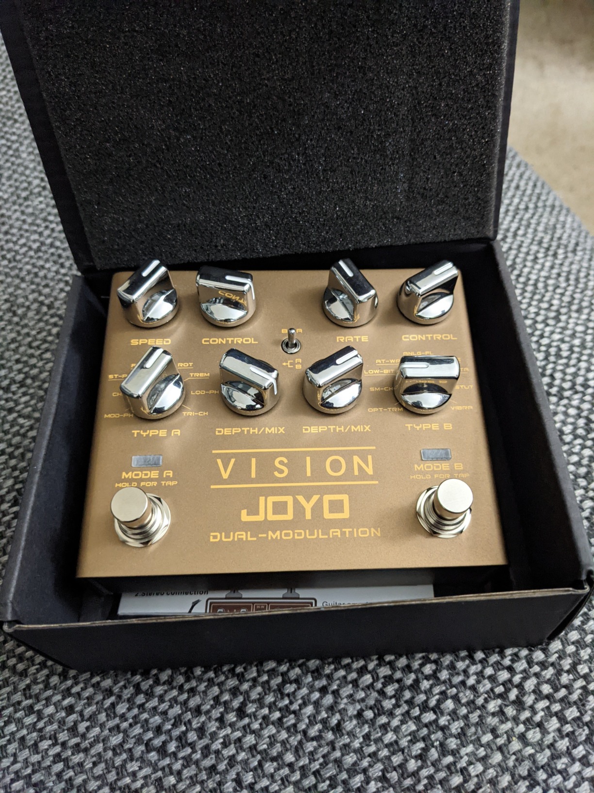 JOYO Dual-Channel Modulation Guitar Pedal, 18 Effects (A: Phaser/Chorus/Flanger B: Trem/Lo-Fi/Auto-Wah) with Tap Tempo & Stereo I/O, True Bypass (Vision R-09) customer photo 1