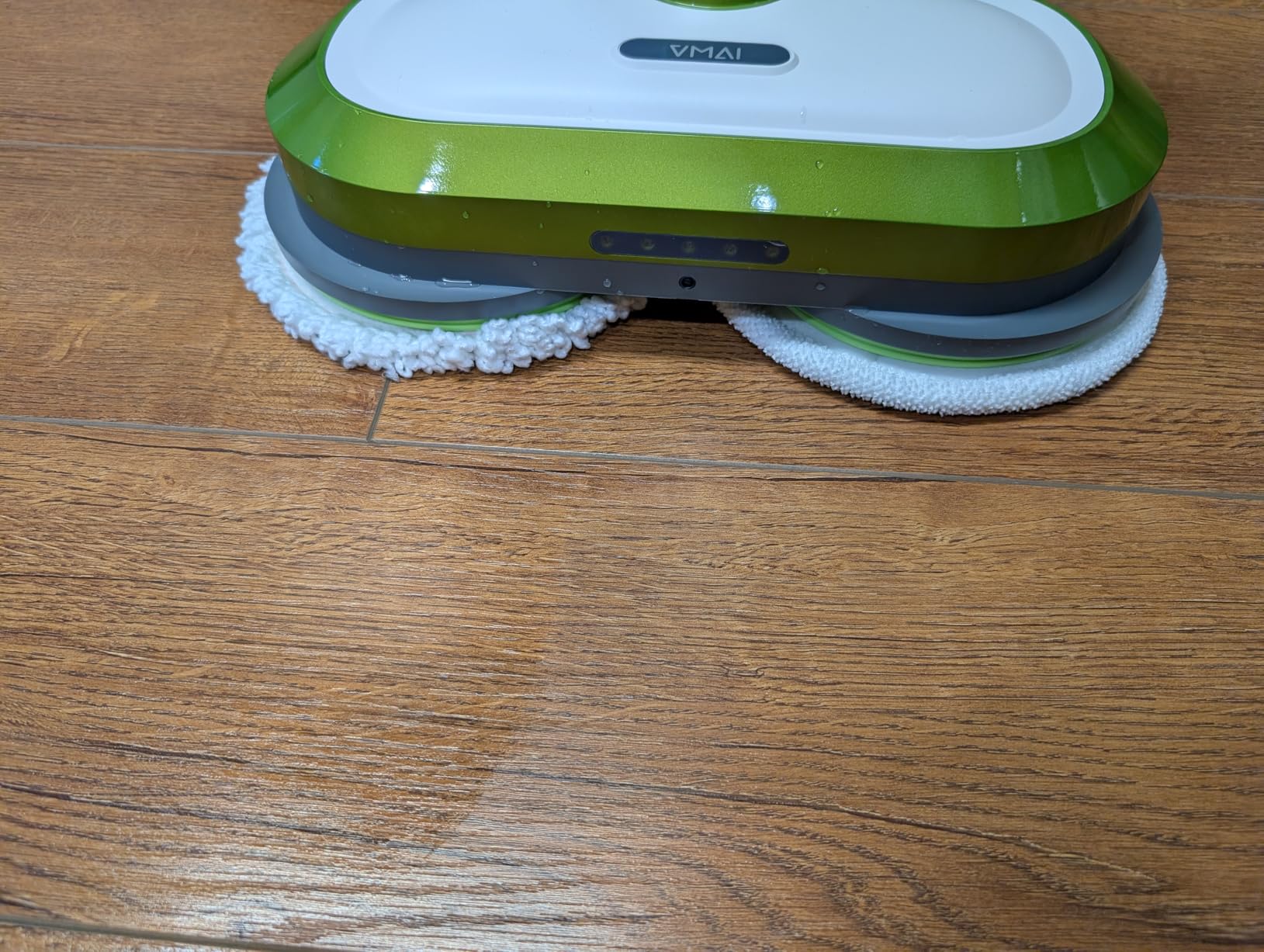 VMAI Cordless Electric Mop with Water Spray & Detachable Battery, Rechargeable Floor Spin Mop & Scrubber with LED Headlights, Washable Pads, Lightweight for Hardwood Tile Marble Floor Cleaning customer photo 1
