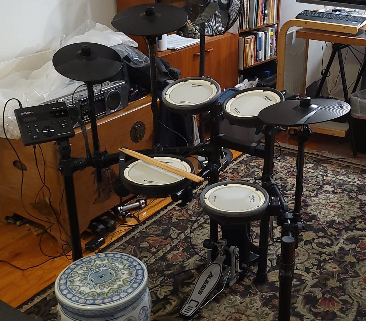 Roland TD-07KV Electronic V-Drums Kit - Legendary Dual-Ply All Mesh Head kit with superior expression and playability - Bluetooth Audio & MIDI - USB for recording audio and MIDI data - 40 FREE Melodics Lessons customer photo 2