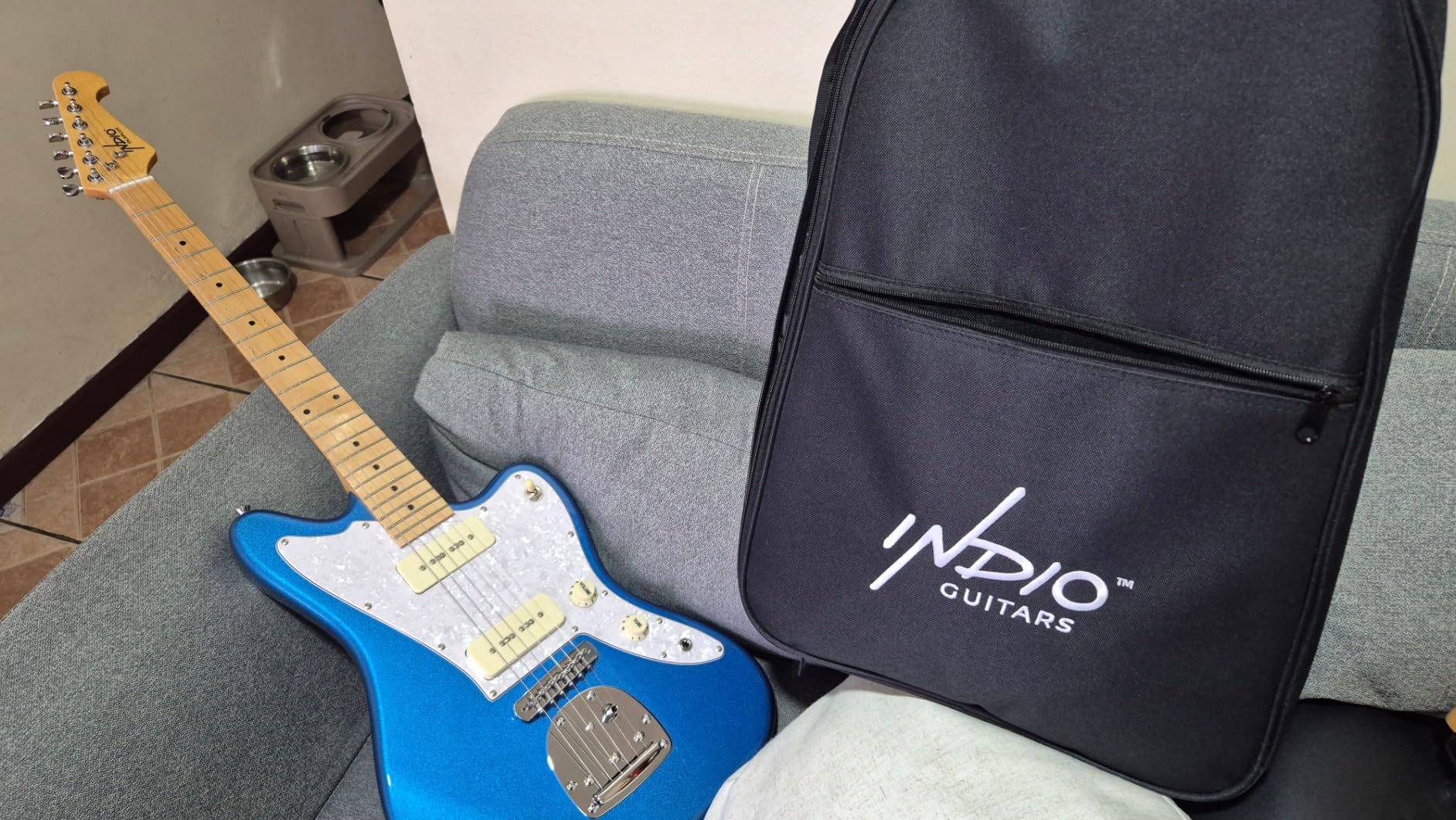 Monoprice Indio Series, 6-String Offset DLX Plus Alder Electric Guitar - Right Handed, With Gig Bag, Alder Body, Natural, OS40 customer photo 1
