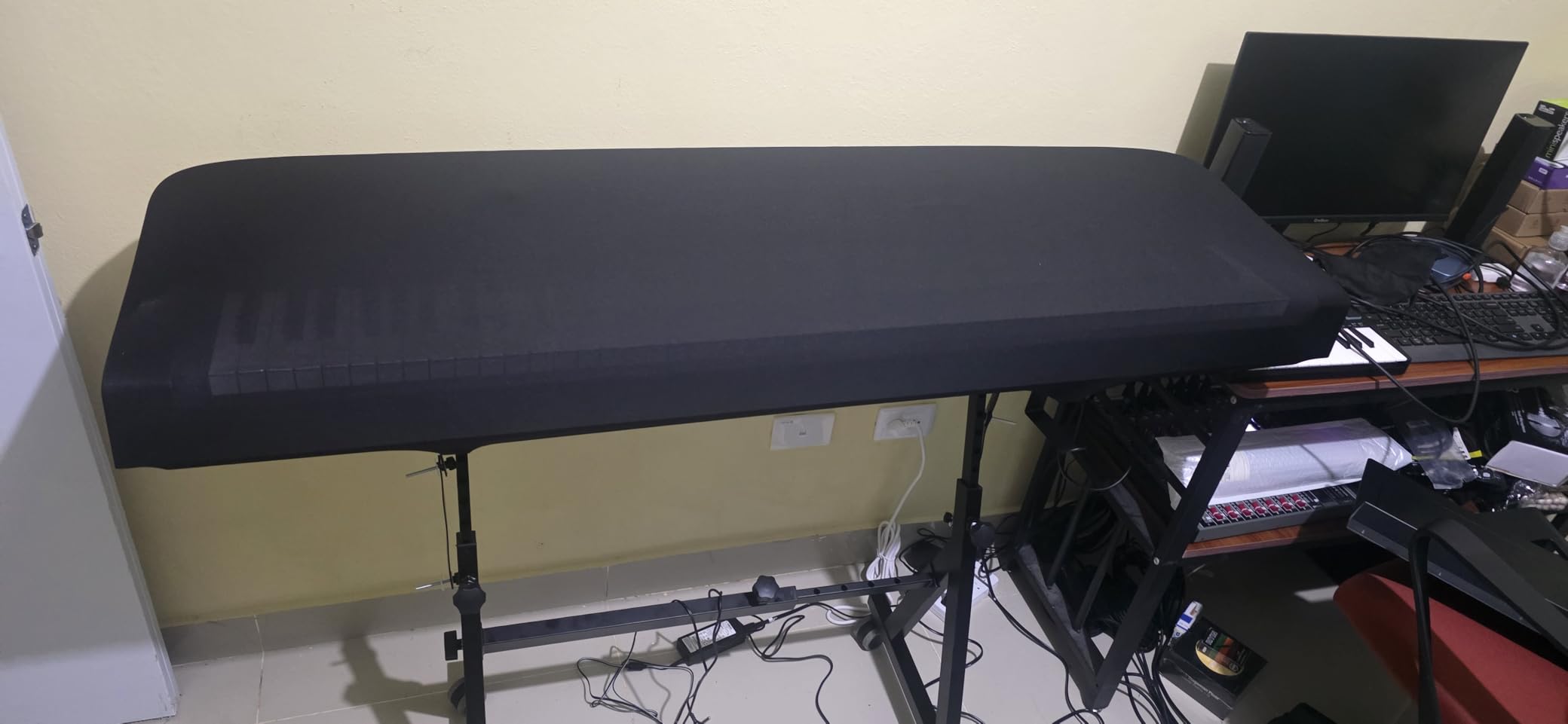 Yamaha DGX-670WH, 88-Key Weighted Digital Piano with Sustain Foot Switch and Music Rest, White customer photo 1