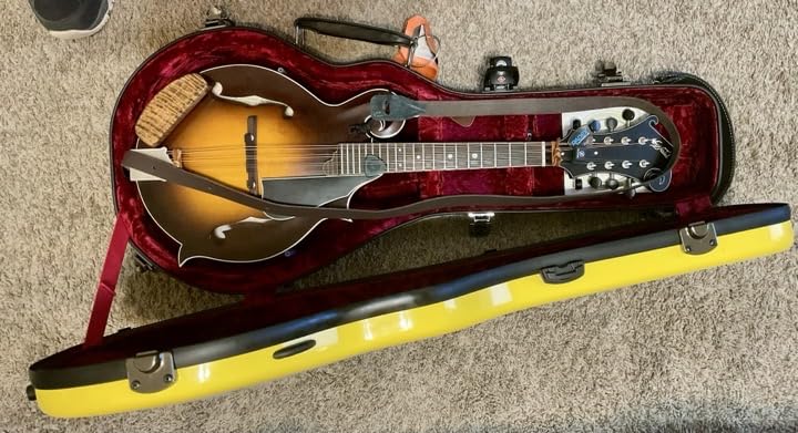 Crossrock Case - Fiberglass Mandolin Case - Fits Both A & F Styles - Padded Straps, Accessory Compartment, Fixed & Removable Padding - Includes TSA Lock - Black customer photo 1