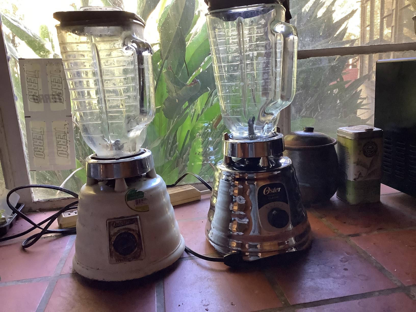 Oster Original 3 Speed Chrome Blender, 6 Times more Durable Motor, 10 Times Stronger, 5 Cup Glass Jar customer photo 1
