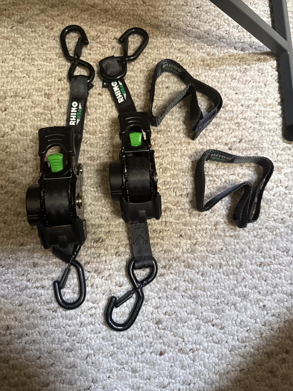 Rhino USA Retractable Ratchet Straps (4-Pack) - 1 Inch x 10 Feet (1,209lb Break Strength) - Auto Self Retracting Tie Down Straps for Truck, Cargo Trailer, Motorcycle, ATV, UTV - Black customer photo 1