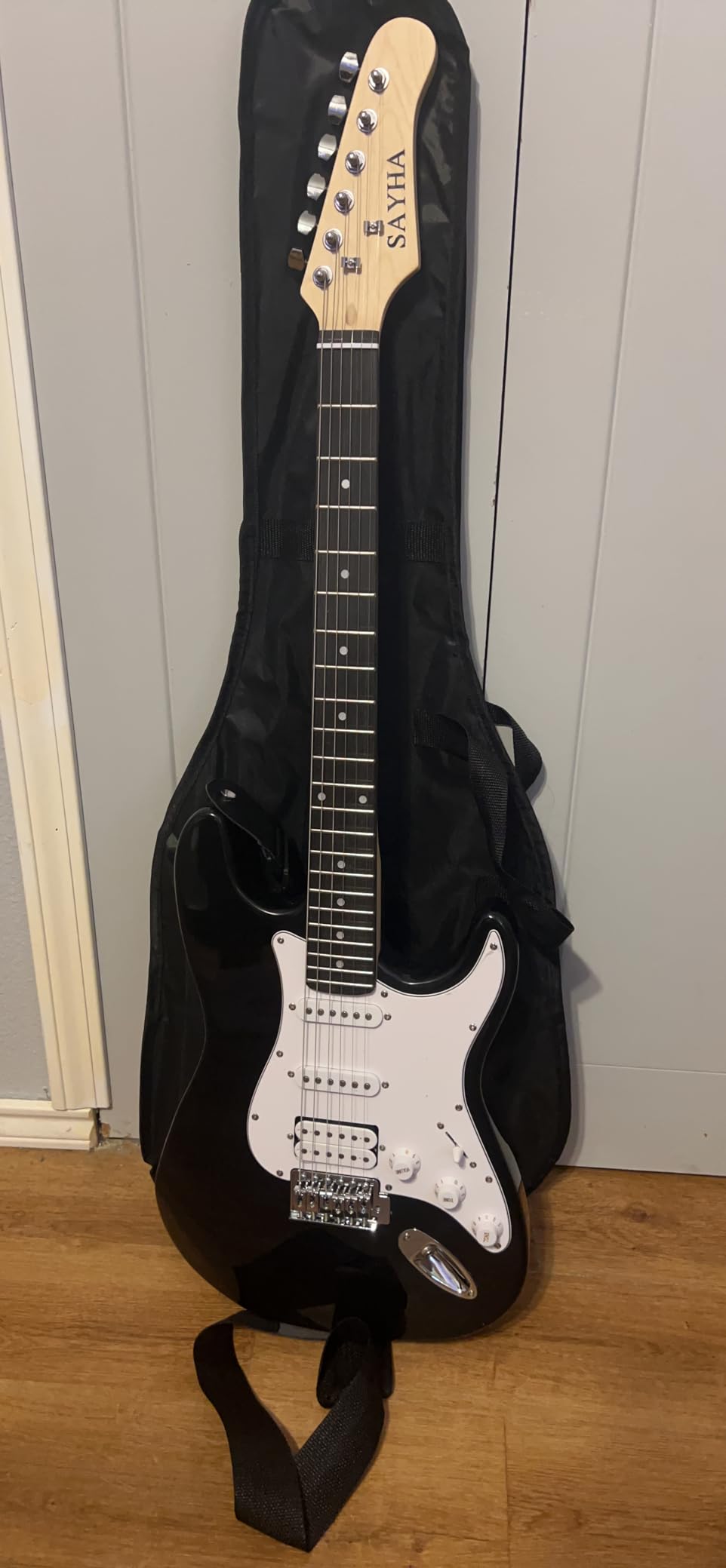 SAYHA Electric Guitar, 39 Inch Solid Full-size Electric Guitar HSS Pickups Starter Kit Includes Amplifier, Bag, Digital Tuner, Strap, String, Cable, Picks (Black) customer photo 2