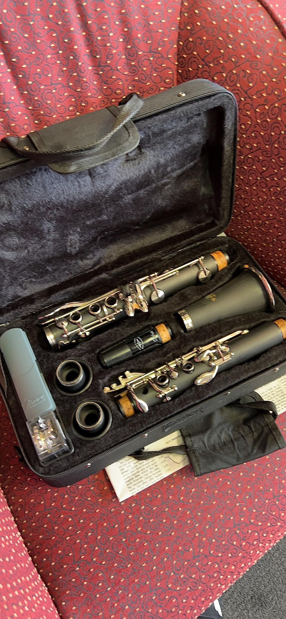 Vangoa Bb Clarinet Beginner Student Clarinet Kit for School Band 17 Nickel-Plated Keys B Flat Clarinet with Case Reeds Stand Cleaning Kit customer photo 1