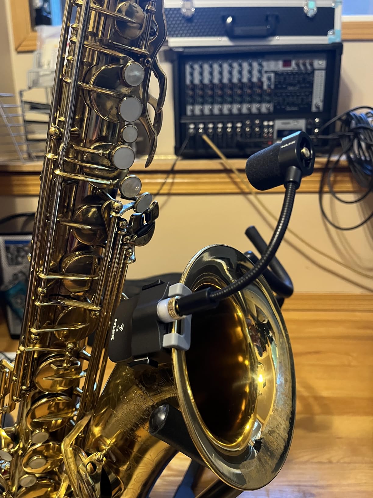 NUX B-6 Saxophone Wireless System with Charging Case, 24-bit/44.1kHz Audio, 2.4GHz Wireless Saxophone Microphone customer photo 1