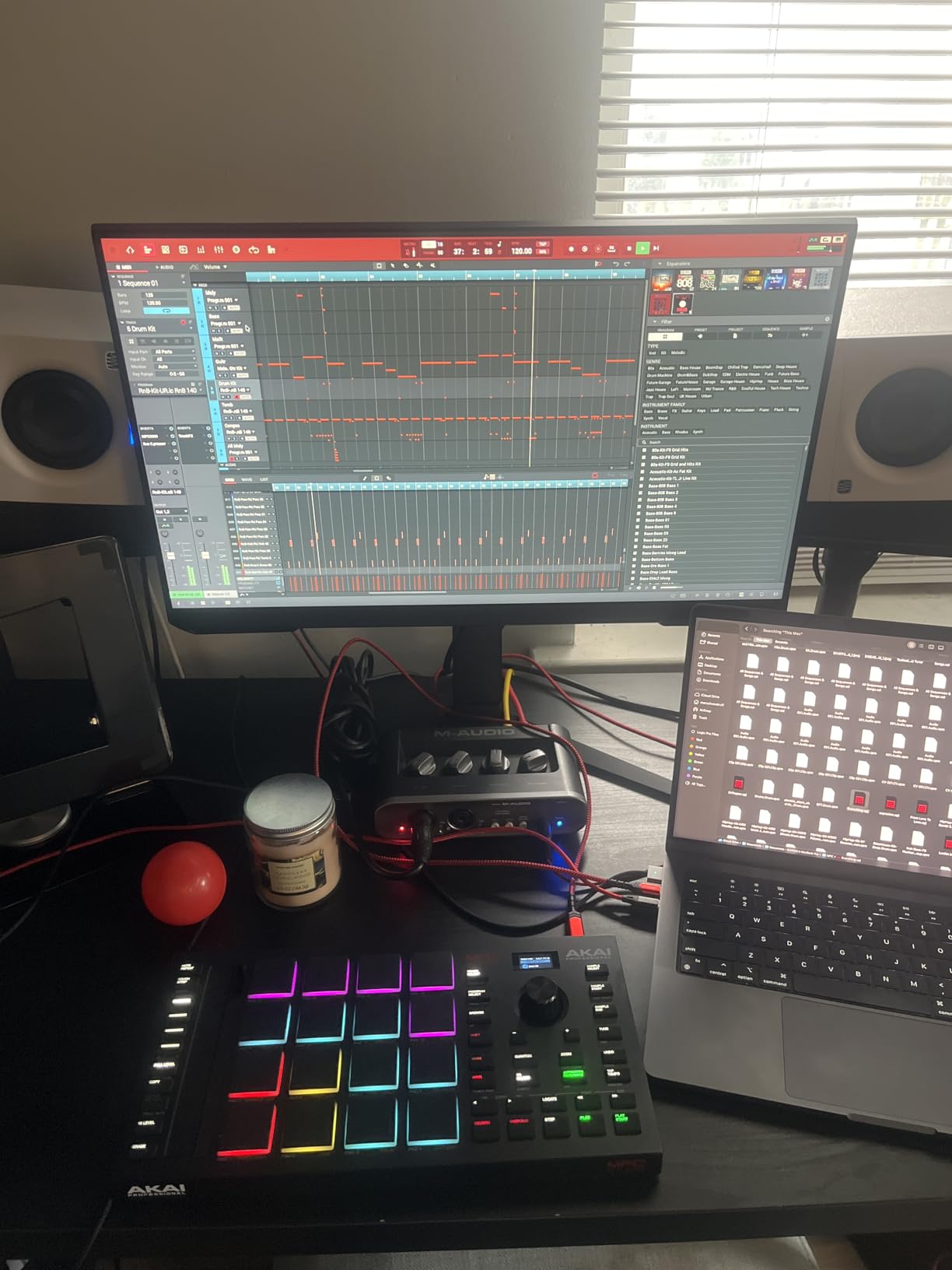 Akai Professional MPC Studio MIDI Controller Beat Maker with 16 RGB Pads customer photo 1