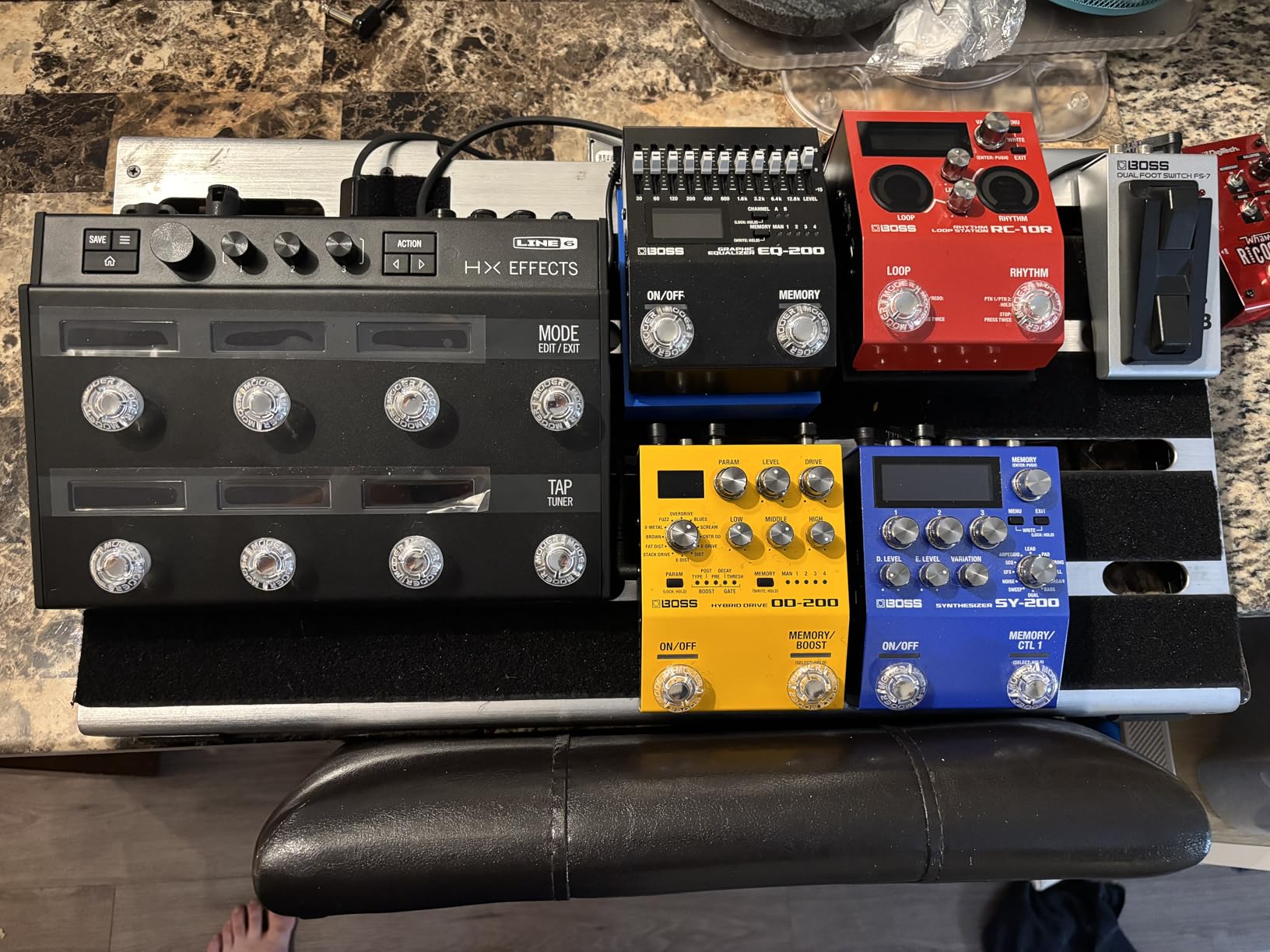 BOSS SY-200 Synthesizer Effects Pedal - Advanced Polyphonic Guitar Synth Technology customer photo 1