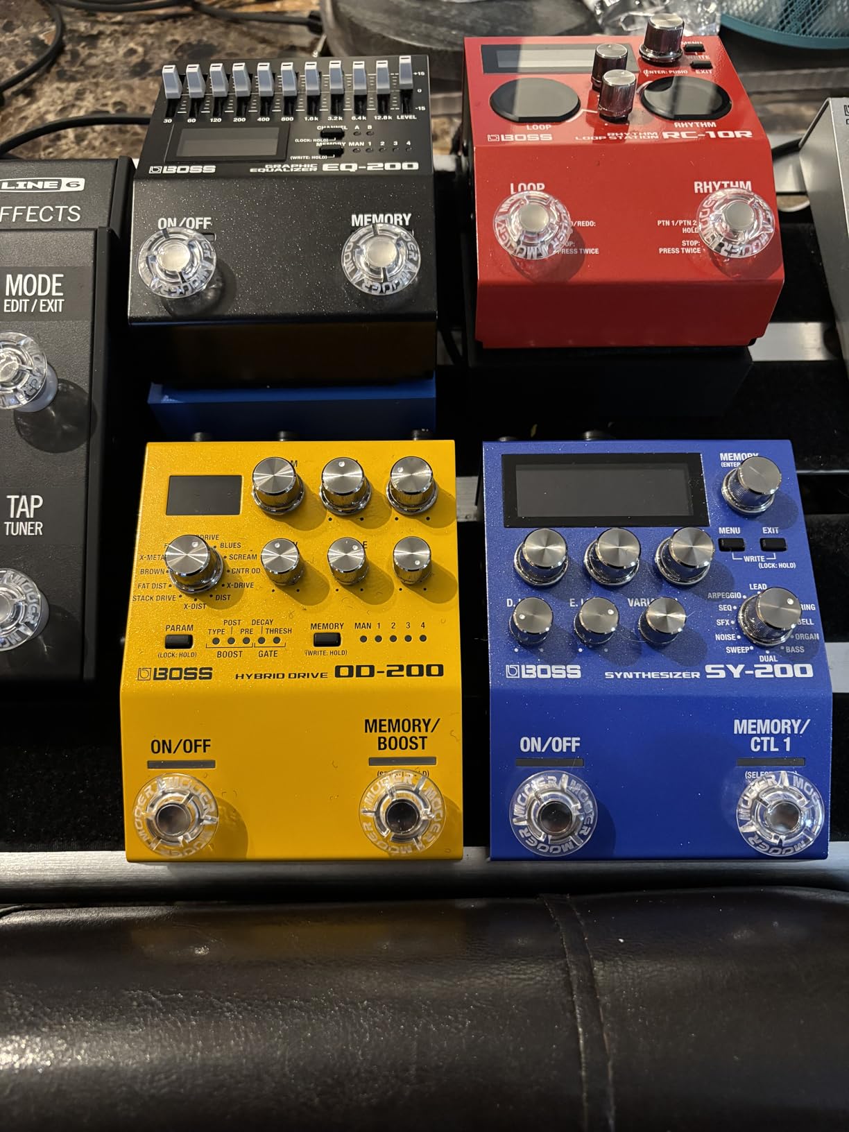 BOSS SY-200 Synthesizer Effects Pedal - Advanced Polyphonic Guitar Synth Technology customer photo 2