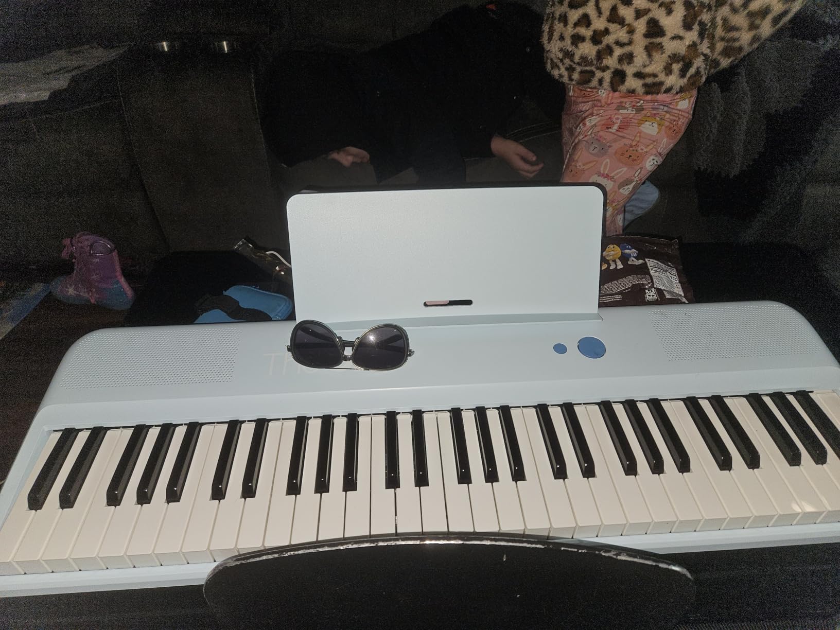 The ONE Smart Keyboard COLOR 61 Lighted Keys Piano Keyboard, Electric Piano for Beginners with 256 Tones, 64 Polyphony, Built-in LED Lights & Apps, Supports USB MIDI/Headphones (White) customer photo 2