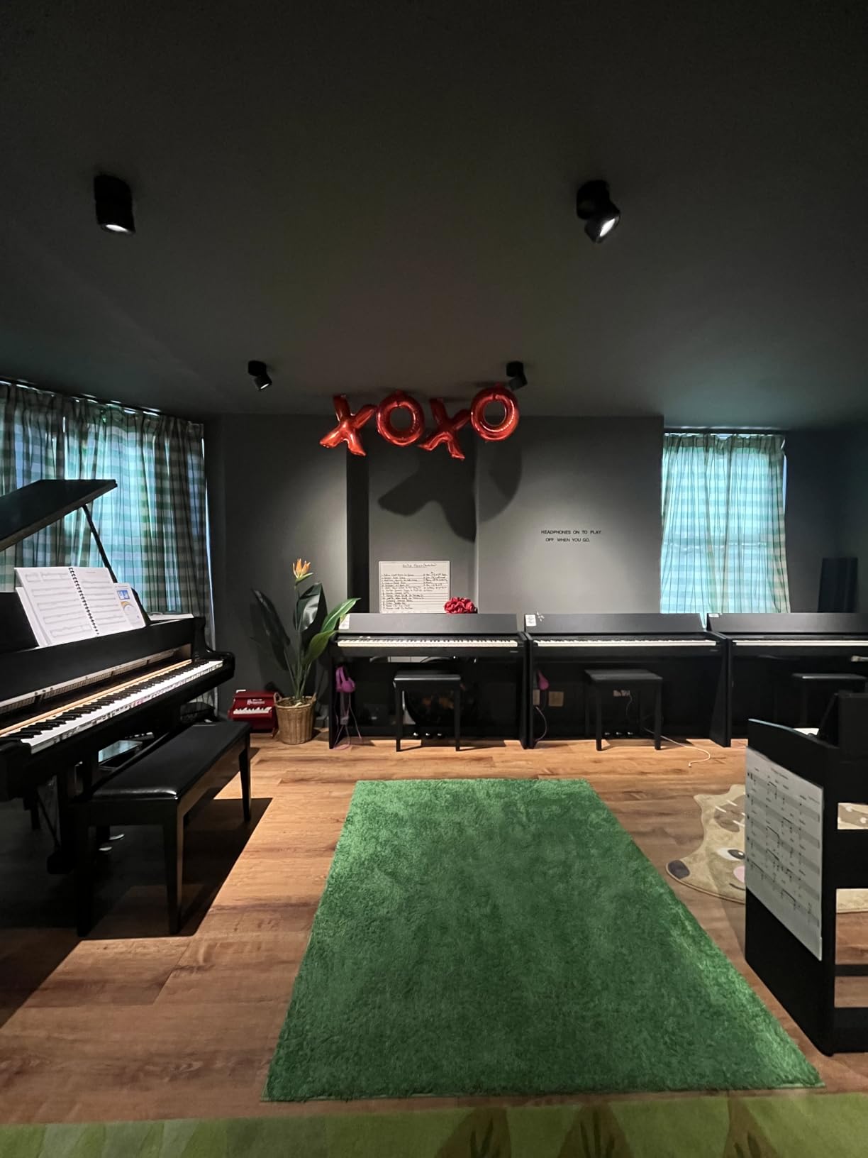 Roland F107 Digital Piano | Streamlined and Affordable Home Piano with Attractive Modern Design | Perfect for Beginners | Bluetooth & More customer photo 2
