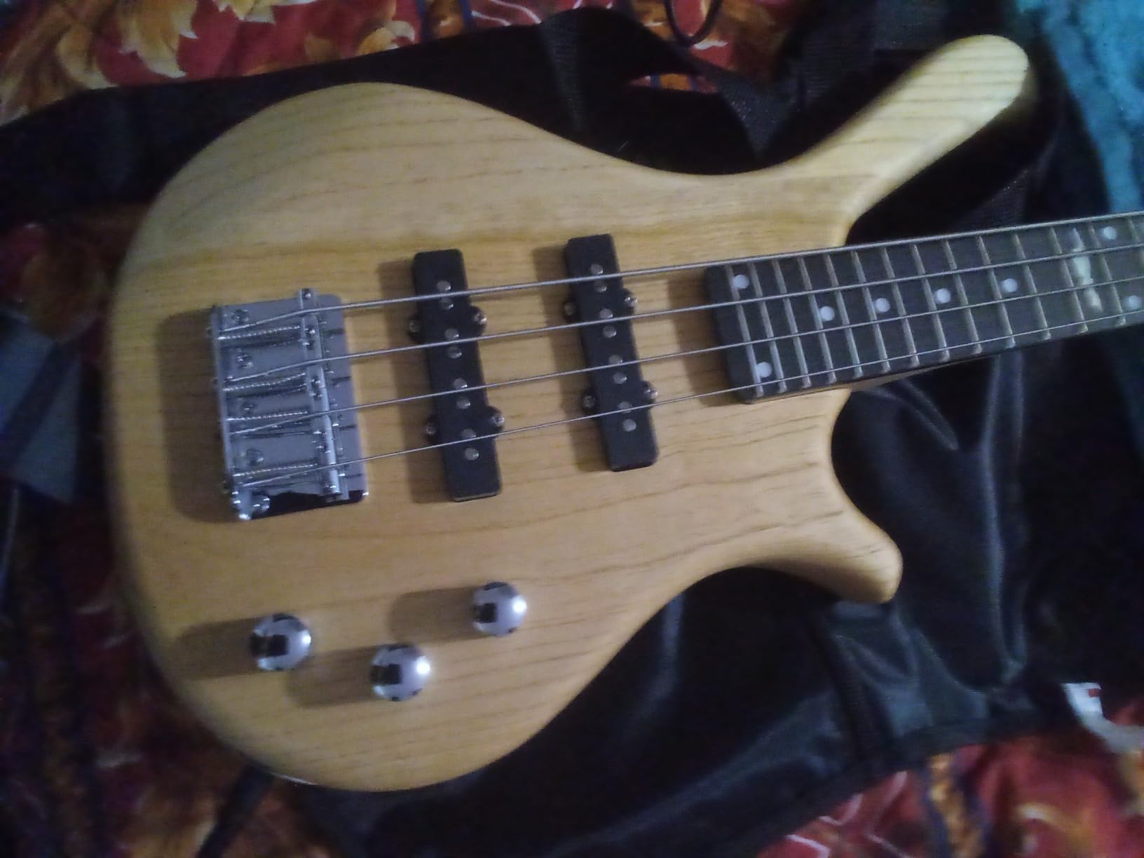 Ktaxon 4 String Electric Bass Guitar, 36-inch Short Scale Bass Guitar Kit with Split Single-Coil Pickup, Rosewood Fretboard, Mahogany Body (Natural) customer photo 1