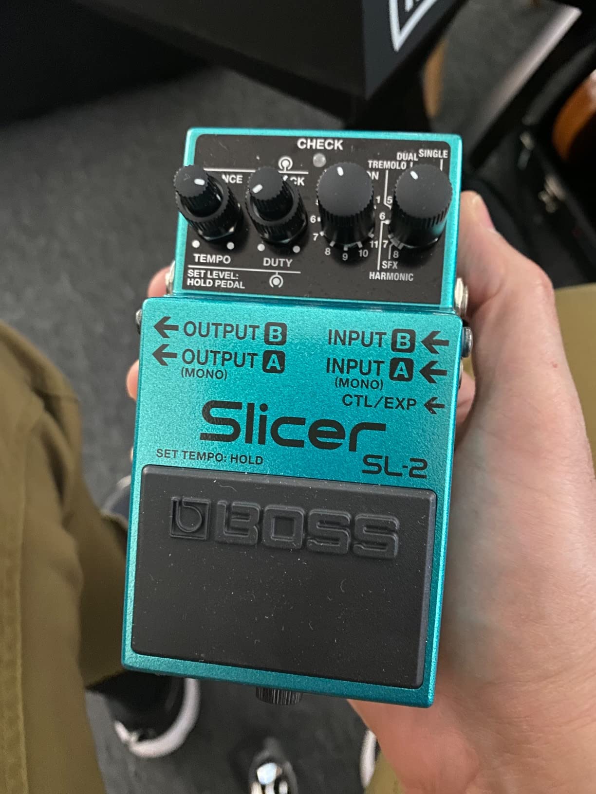 BOSS SL-2 Slicer Compact Pedal - Instantly Create Pulsating Grooves, 88 Onboard Patterns customer photo 2