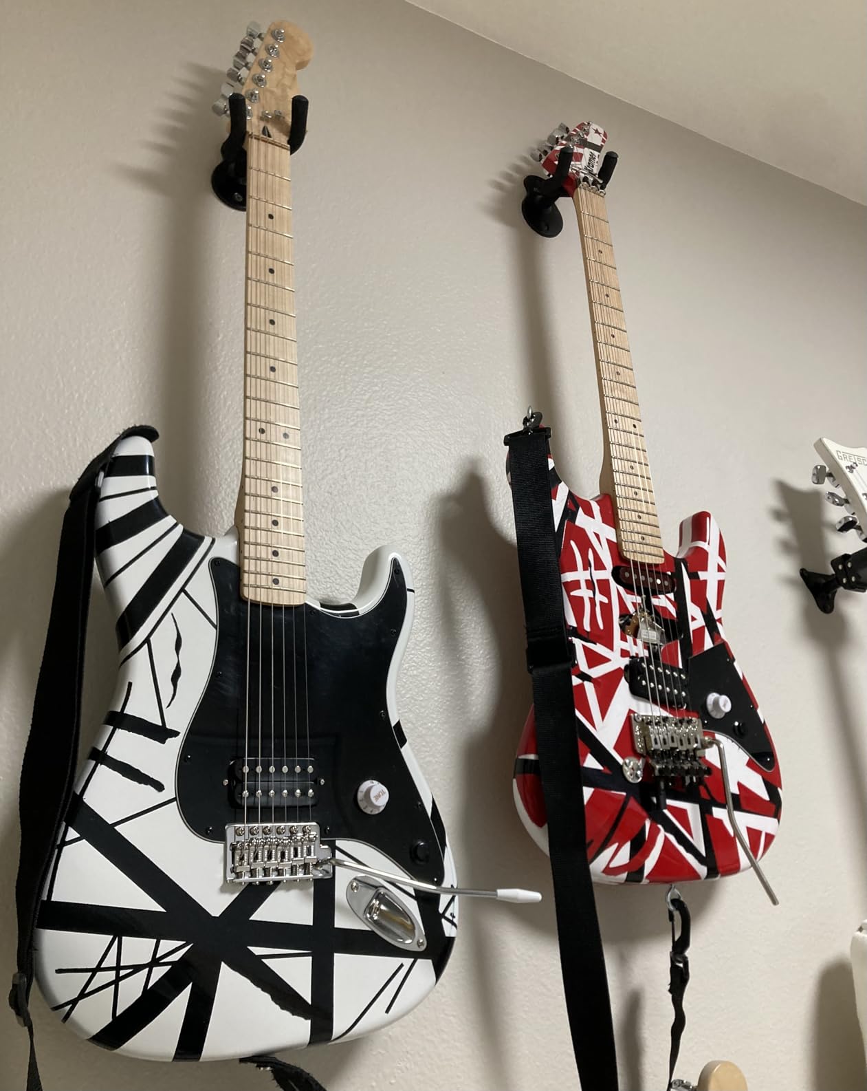 Squier Sonic Stratocaster HT Electric Guitar, Arctic White, Maple Fingerboard, White Pickguard customer photo 1
