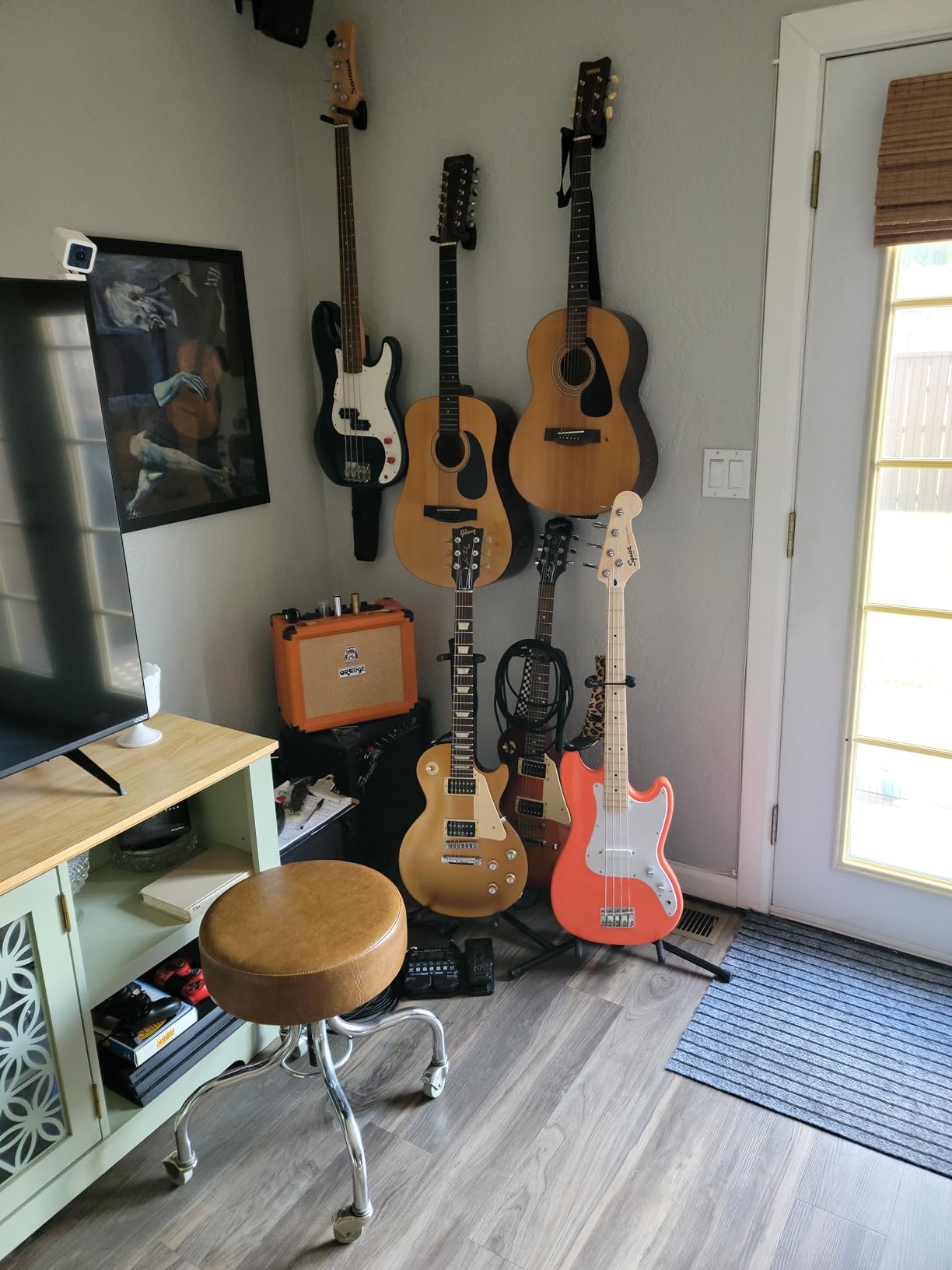 Squier Sonic Bronco Bass, Tahitian Coral, Maple Fingerboard customer photo 1
