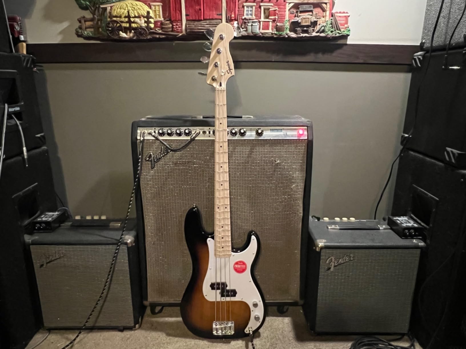 Fender Squier Sonic Precision Bass Guitar, Beginner Guitar, Includes 30 Days of Free Lessons, Laurel Fingerboard and Step Up Pickups, Chrome Hardware, and Polyurethane Finish, Black customer photo 1