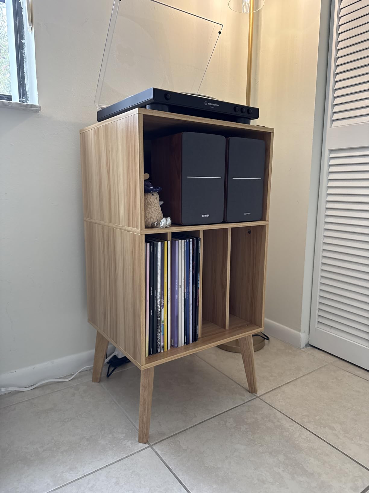Lerliuo Record Player Stand, Walnut Turntable Stand Holds up to 160 Albums, Mid-Century Vinyl Storage Cabinet Table with Solid Wood Legs, Record Player Holder Display Shelf for Bedroom Living Room customer photo 1