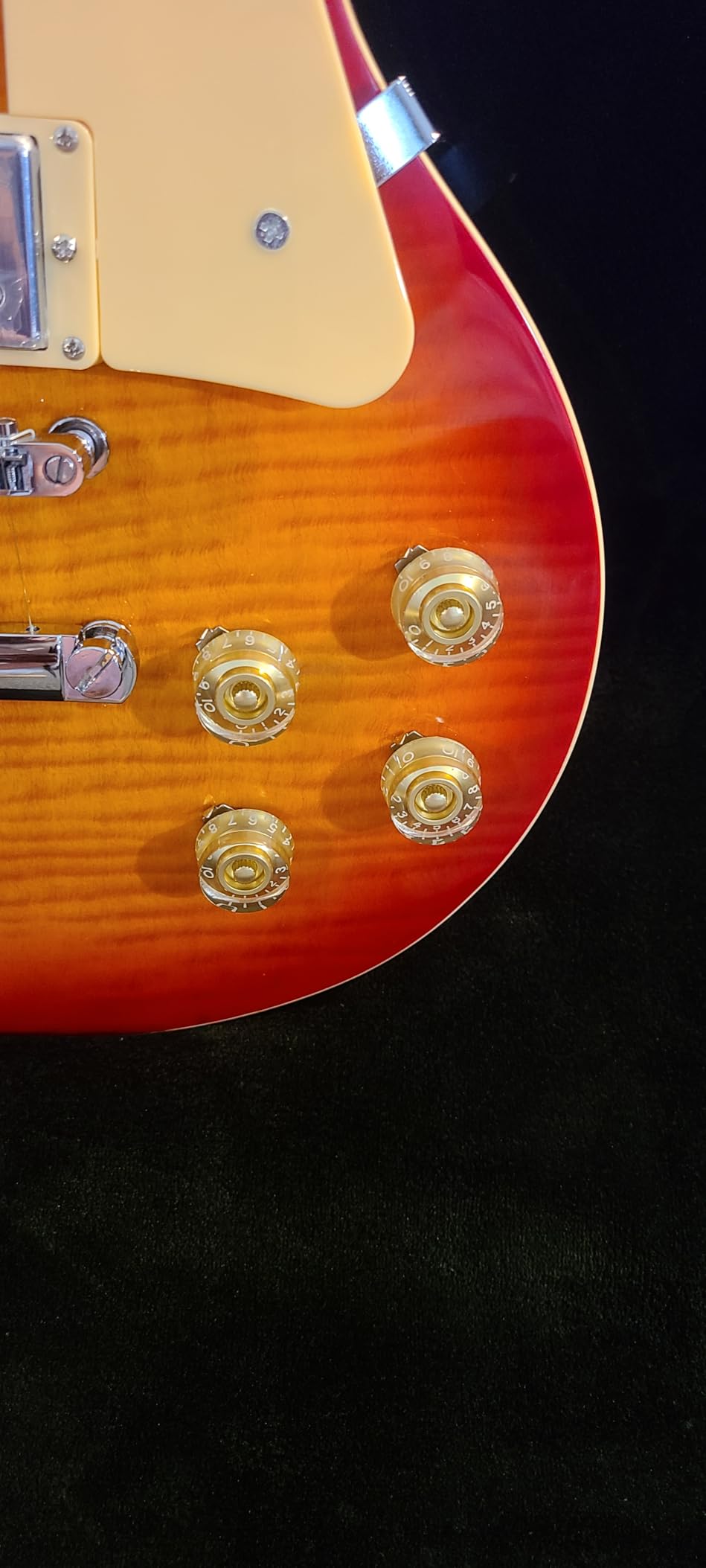 Leo Jaymz SC Series Electric Guitar - Mahogany Body, Laurel Fingerboard, Dual Humbuckers, Tune-O-Matic Bridge, C Neck, 18:1 Tuners (Cherry Sunburst) customer photo 1