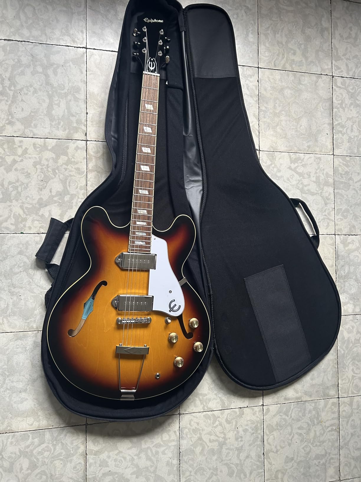 Epiphone Casino Archtop Hollowbody, Vintage Sunburst customer photo 1