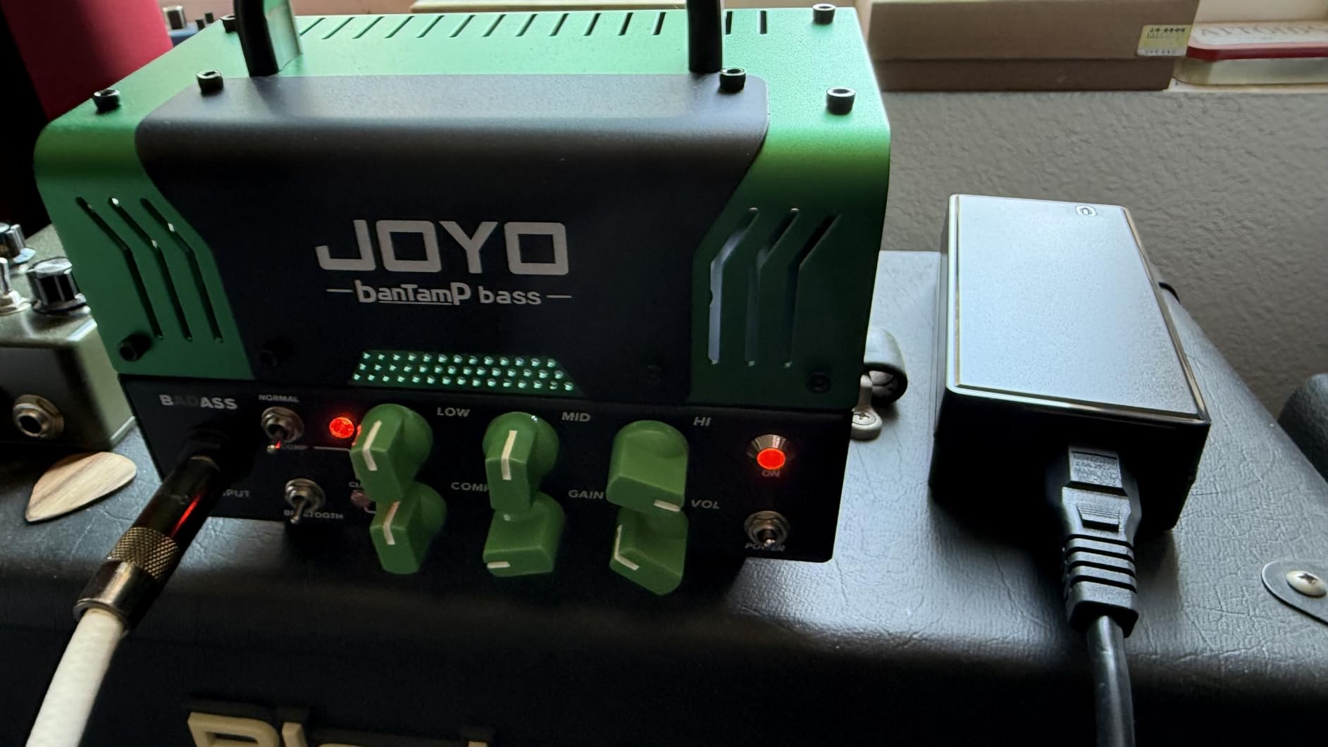 JOYO 50W Bass Amp Head Hybrid Tube Preamp with 12AX7, Compressor, 3-Band EQ, FX Loop, Bluetooth & Headphone Output customer photo 2