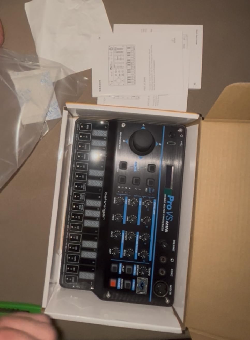 Behringer Pro VS Mini Portable 5-Voice Hybrid Synthesizer with 4 Vector Morphing Oscillators Per Voice, Analog Low-Pass Filter, 16-Step Sequencer and Arpeggiator customer photo 2