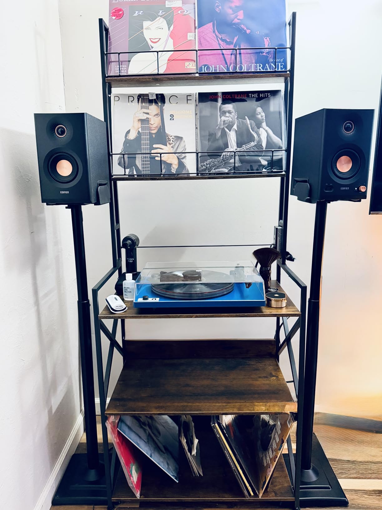 ELIVED Universal Speaker Stand Pair, 31 Inch Height Bookshelf Speaker Stands for Satellite Speaker Large Speaker Up to 22 lbs, Surround Sound Speaker Stand with Cable Management, Black customer photo 1