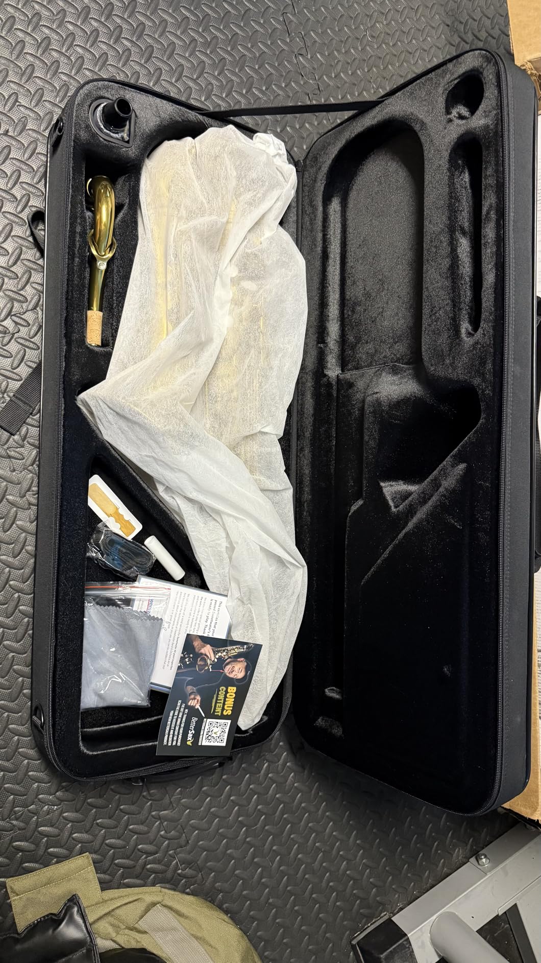 BetterSax Classic Tenor Saxophone - Professional-Grade Instrument with Dark Gold Lacquer Finish - Complete Kit for Beginners and Pros - Includes Mouthpiece, Neckstrap, and Durable Case customer photo 1