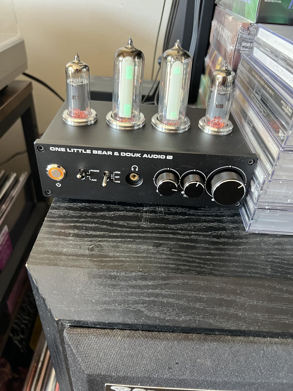 Douk Audio T9 Vacuum Tube Phono Preamp Stereo Turntable Preamplifier with Headphone Output and Treble Bass Control for MM/MC Record Player, Home Hi-Fi Audio, Amplifier, Speaker customer photo 2
