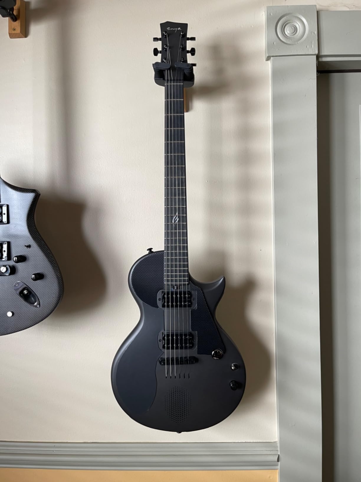Enya Electric Guitar Nova Go Sonic Smart Electric Carbon Fiber Guitarra with 10W Wireless Speaker, Onboard Presets, All-in-One Portable Rig for Street Performers & Home Studios, 2-Year Warranty customer photo 1