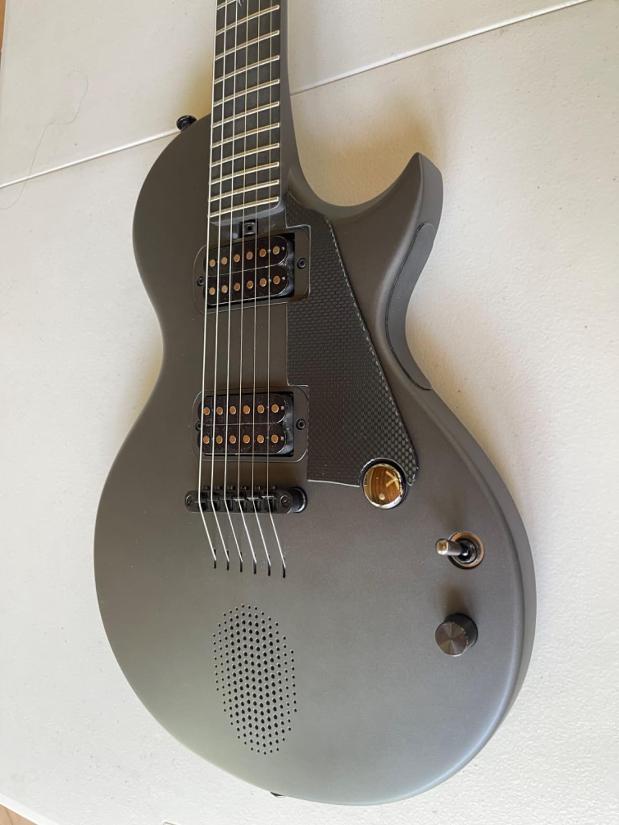 Enya Electric Guitar Nova Go Sonic Smart Electric Carbon Fiber Guitarra with 10W Wireless Speaker, Onboard Presets, All-in-One Portable Rig for Street Performers & Home Studios, 2-Year Warranty customer photo 2