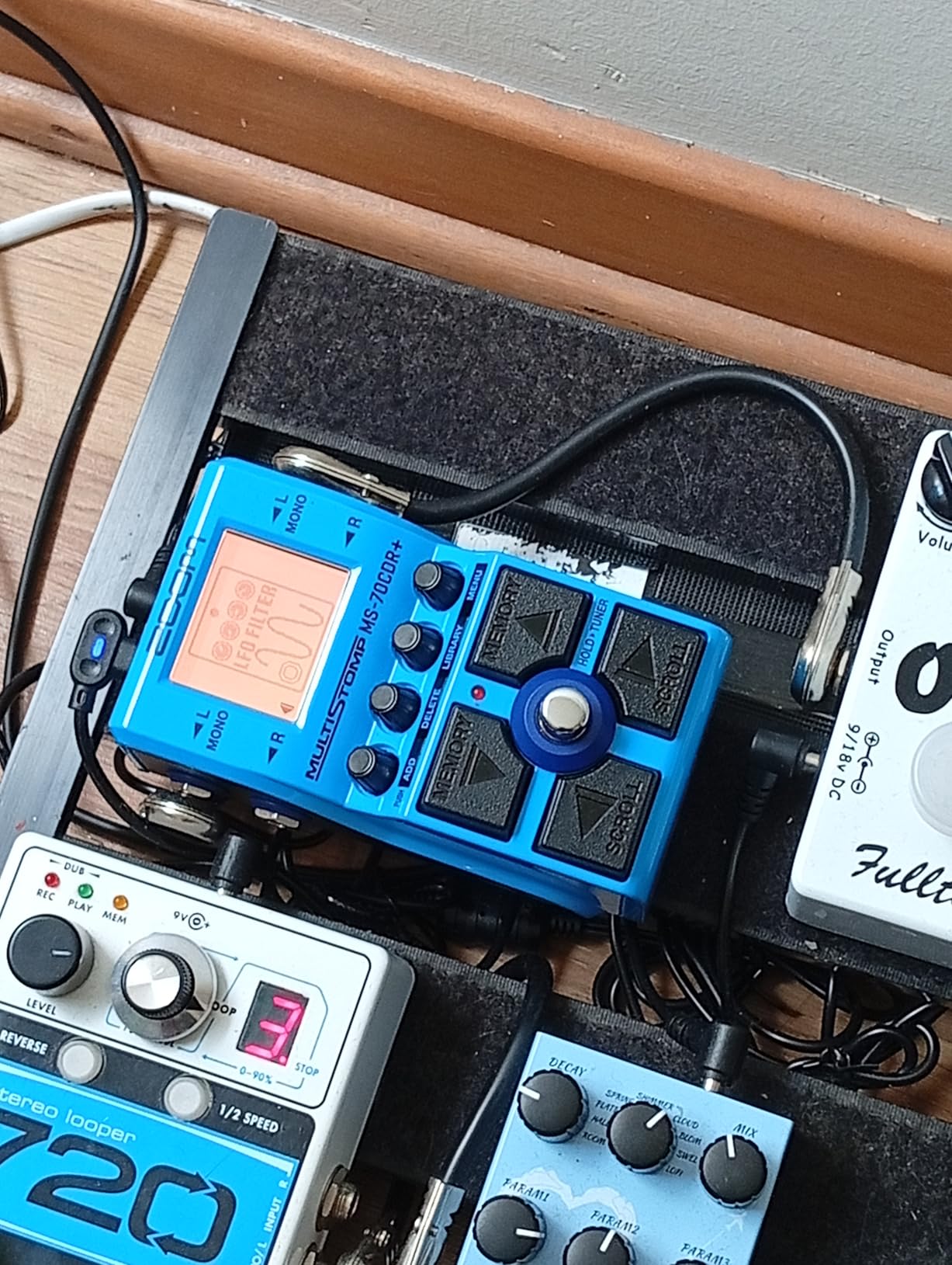 Zoom MS-70CDR+ MultiStomp Guitar Effects Pedal for Guitarists & Keyboardists with 140+ Chorus, Delay & Reverb Effects, Stereo I/O, Effect Chaining, Built-In Tuner, Battery Powered customer photo 1